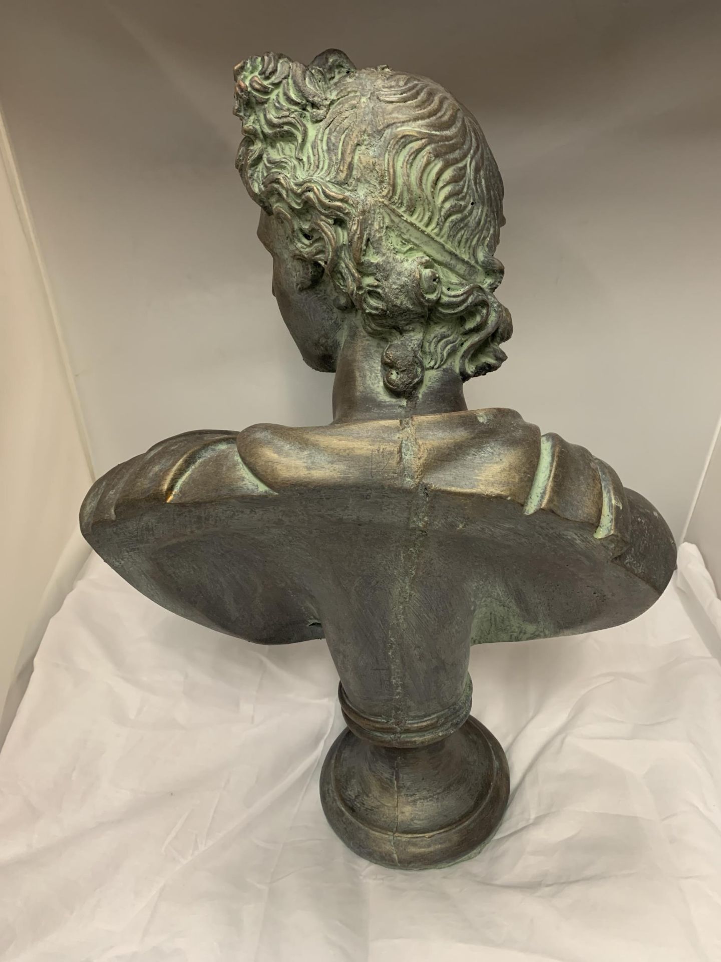 A LARGE BRONZE EFFECT STONE BUST OF APOLLO, HEIGHT APPROX 51CM - Image 3 of 3