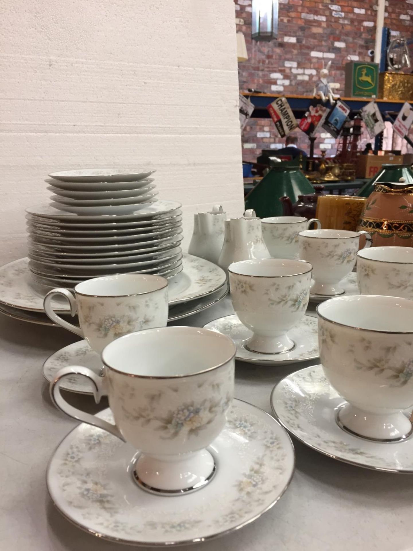 A COLLECTION OF NORITAKE IRELAND "PATTIENCE " TO INCLUDE EIGHT TEA CUPS AND SAUCERS, MILK JUGS , - Image 2 of 3