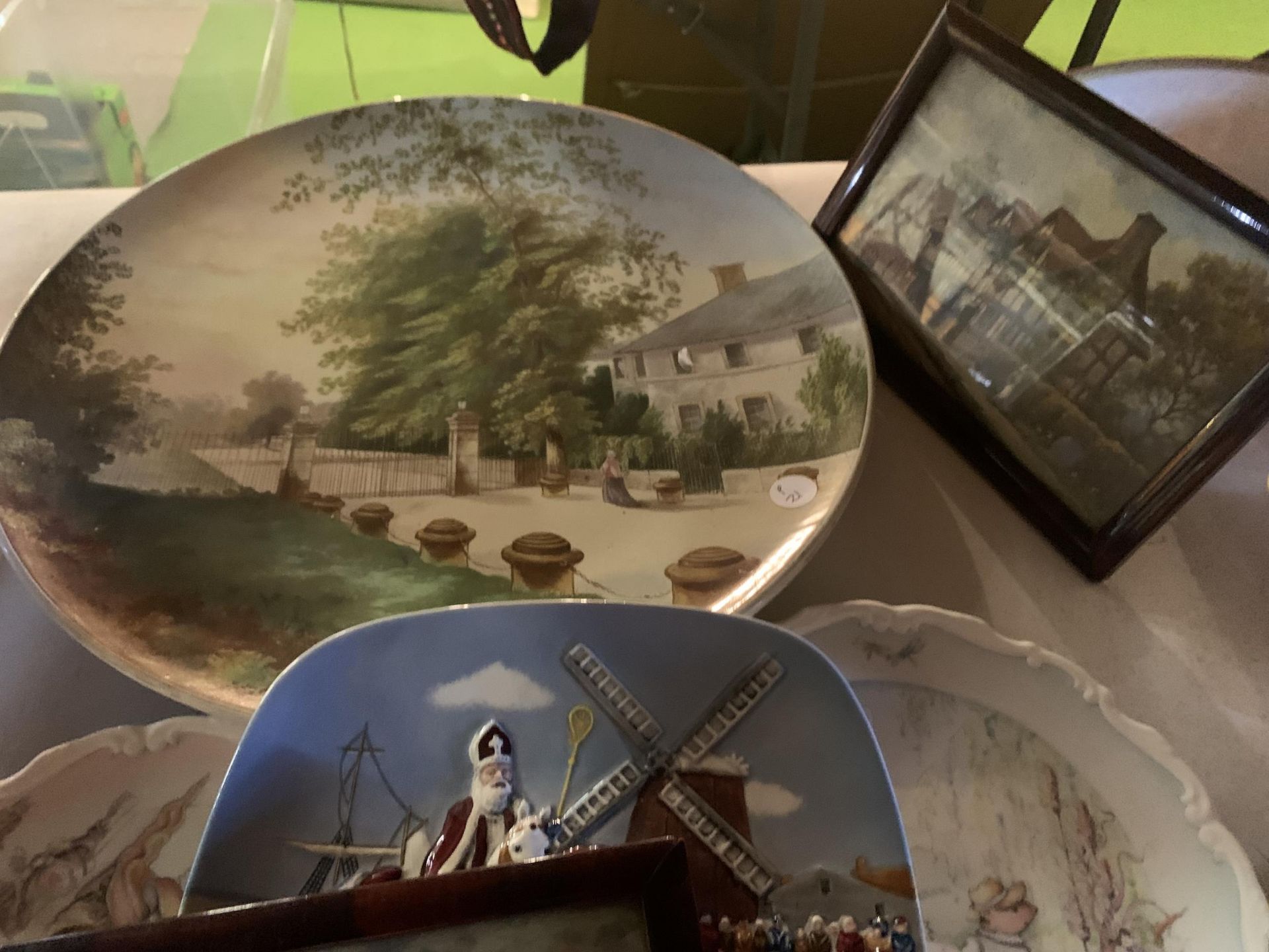 A MIXED SELECTION TO INCLUDE FOUR WIND IN THE WILLOWS PLATES , A COLLECTORS ROYAL DOULTON PLATE" - Image 4 of 4