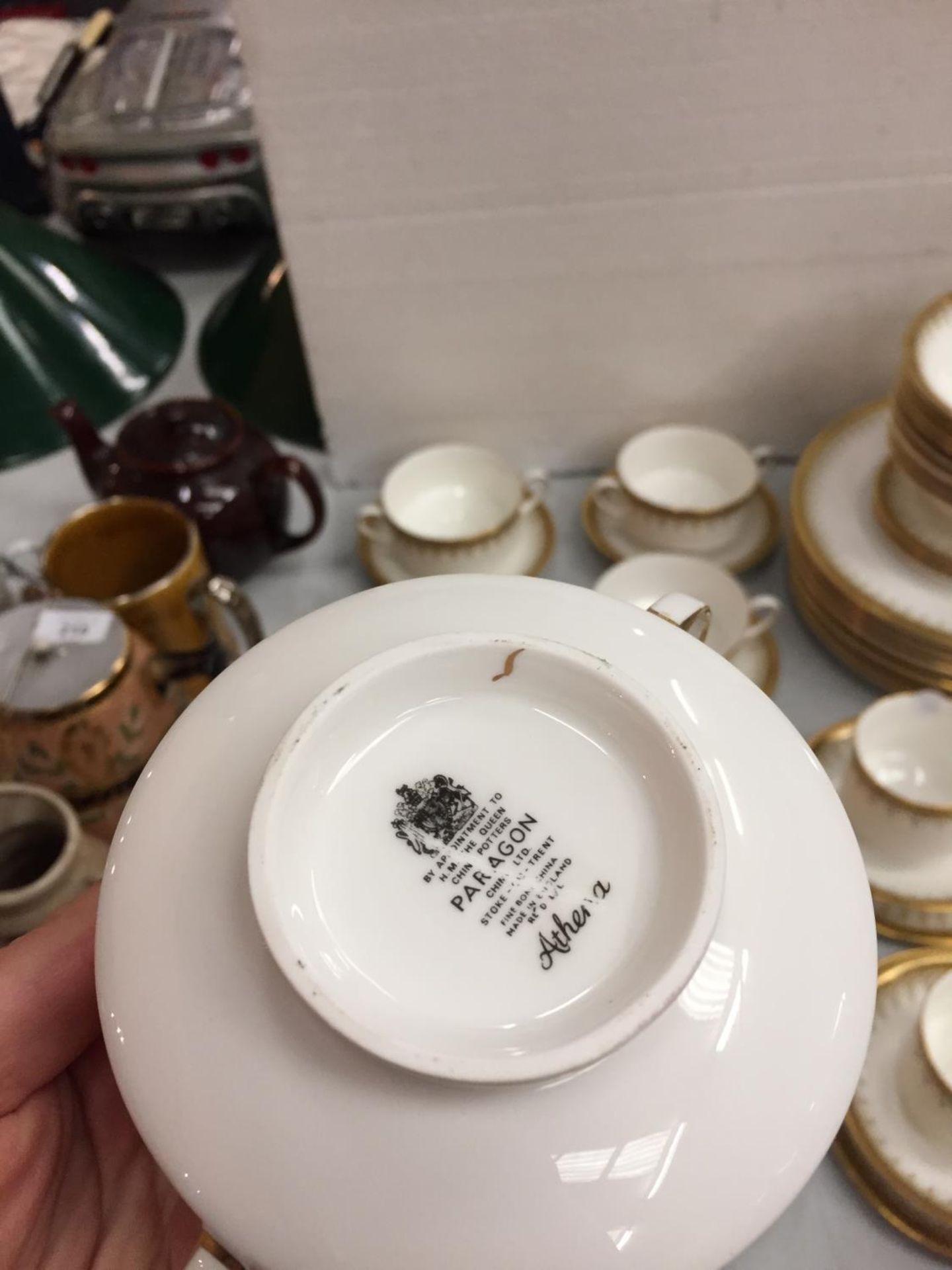 A COLLECTION OF ROYAL ALBERT " ATHENA DESIGN"BONE CHINA DINNER SERVICE TO INCLUDE SIX TEA CUPS AND - Image 5 of 5