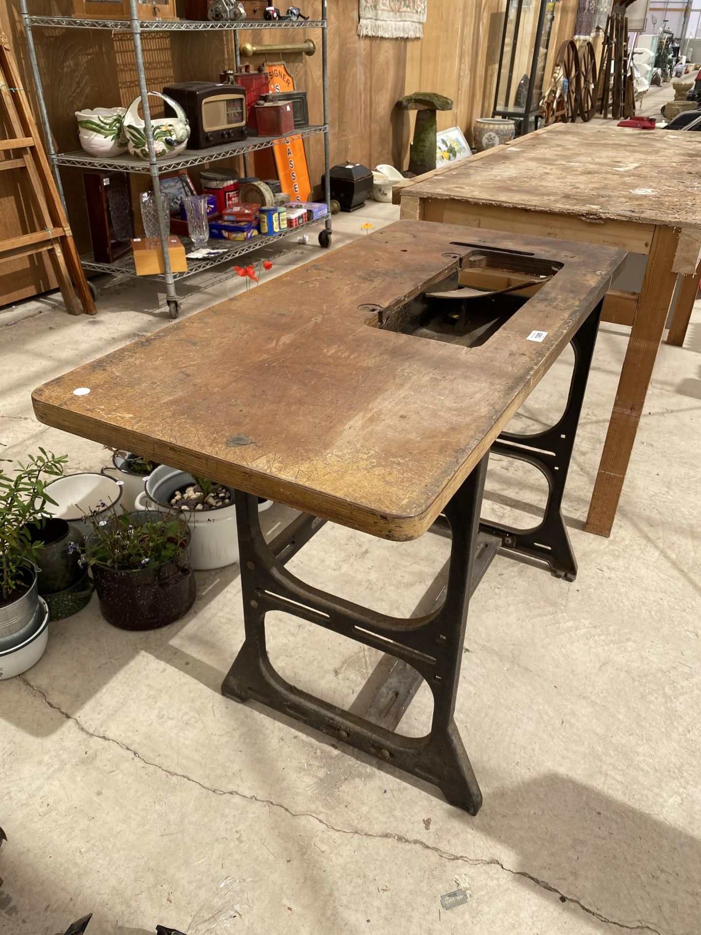 AN INDUSTRIAL SEWING MACHINE TABLE WITH HEAVY CAST IRON BASE - Image 4 of 4