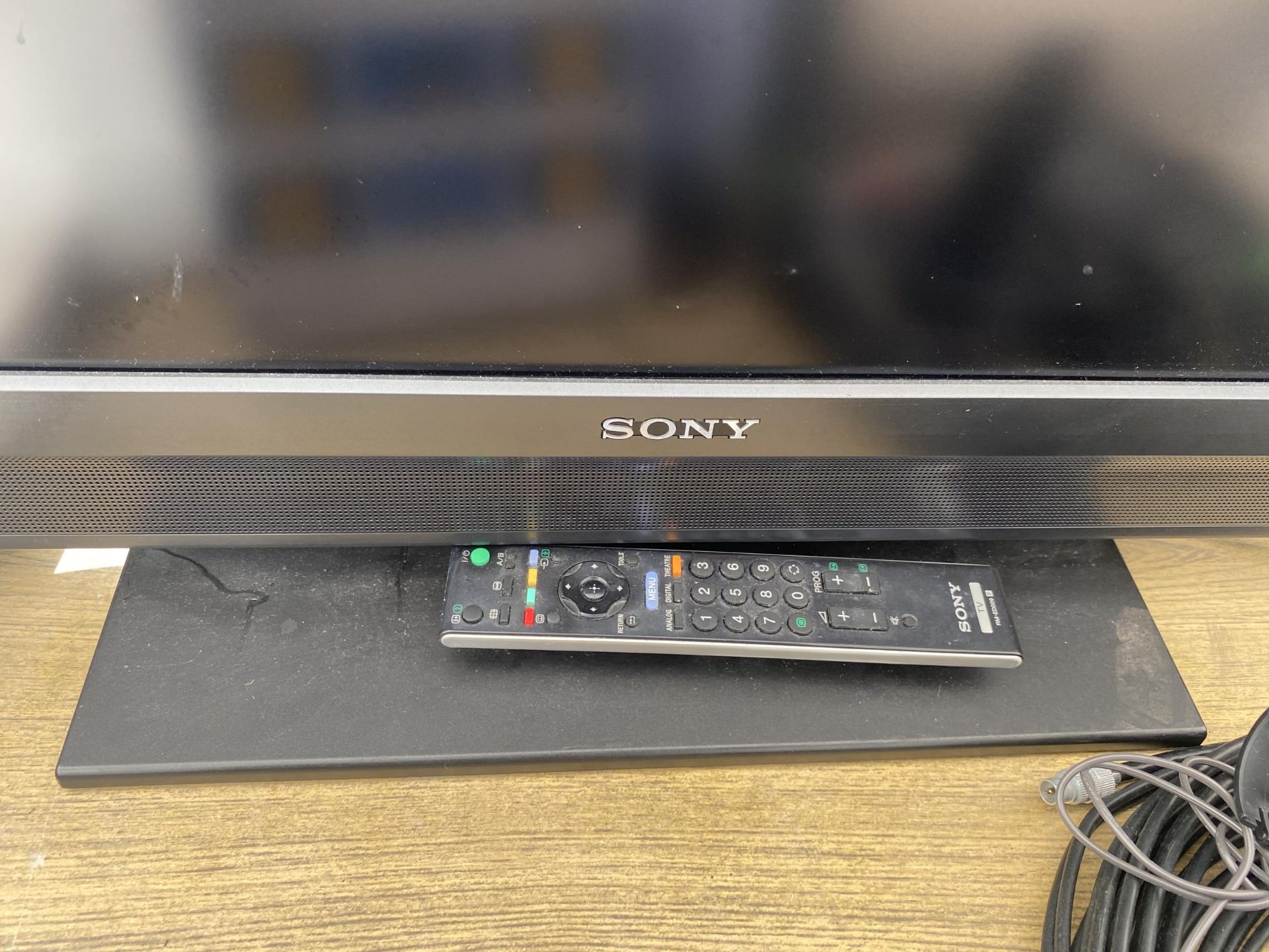A 32" SONY BRAVIA TELEVISON WITH REMOTE CONTROL - Image 2 of 4