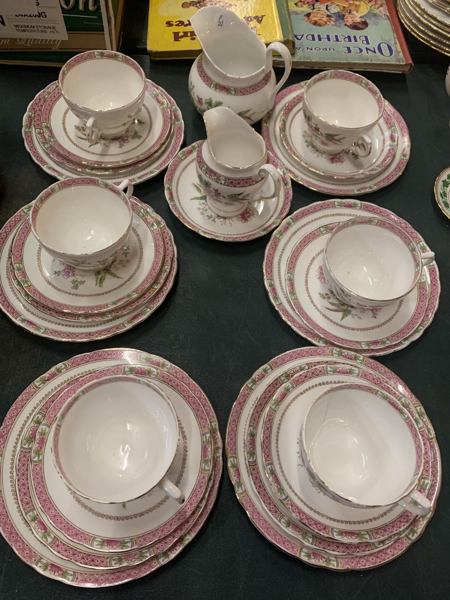 A LARGE COLLECTION OF FLORALDESIGN CHINA TO INCLUDE A ROYAL VALE TEAS SET , TWO COFFEE SETS AND A - Image 5 of 9