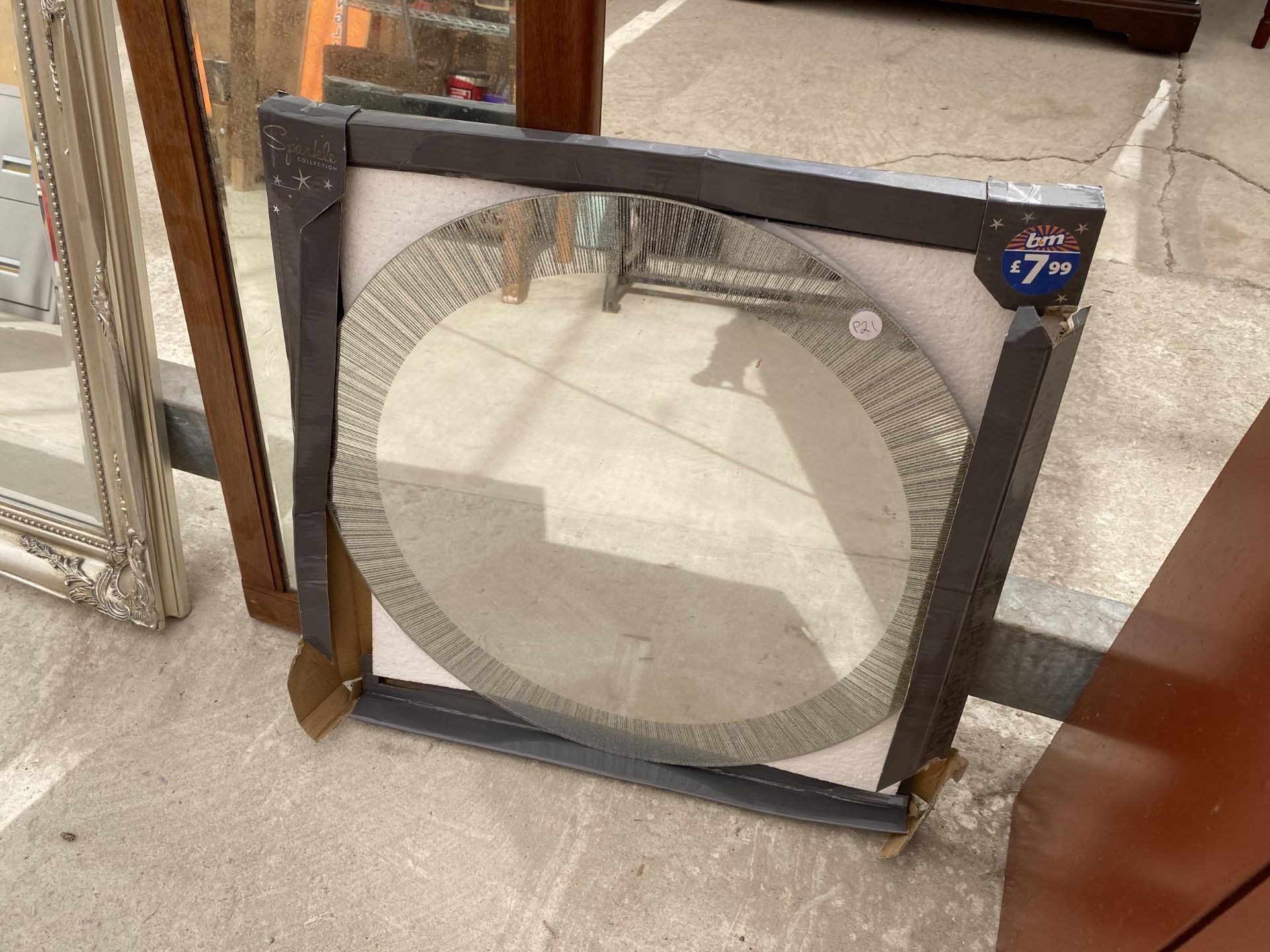 AN ASSORTMENT OF THREE VARIOUS MIRRORS - Image 3 of 4