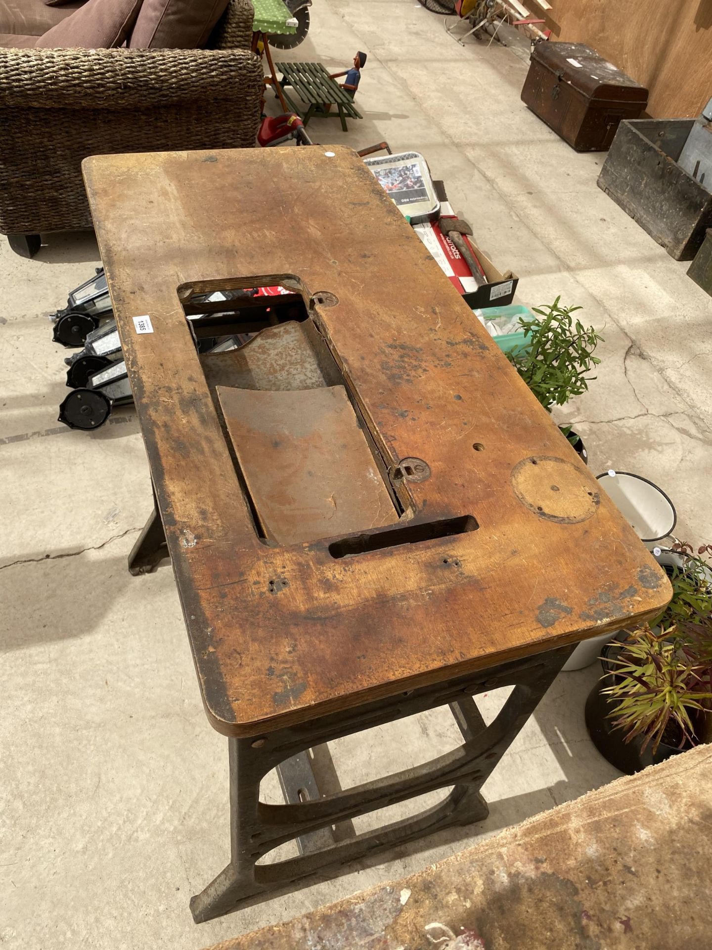 AN INDUSTRIAL SEWING MACHINE TABLE WITH HEAVY CAST IRON BASE - Image 2 of 4