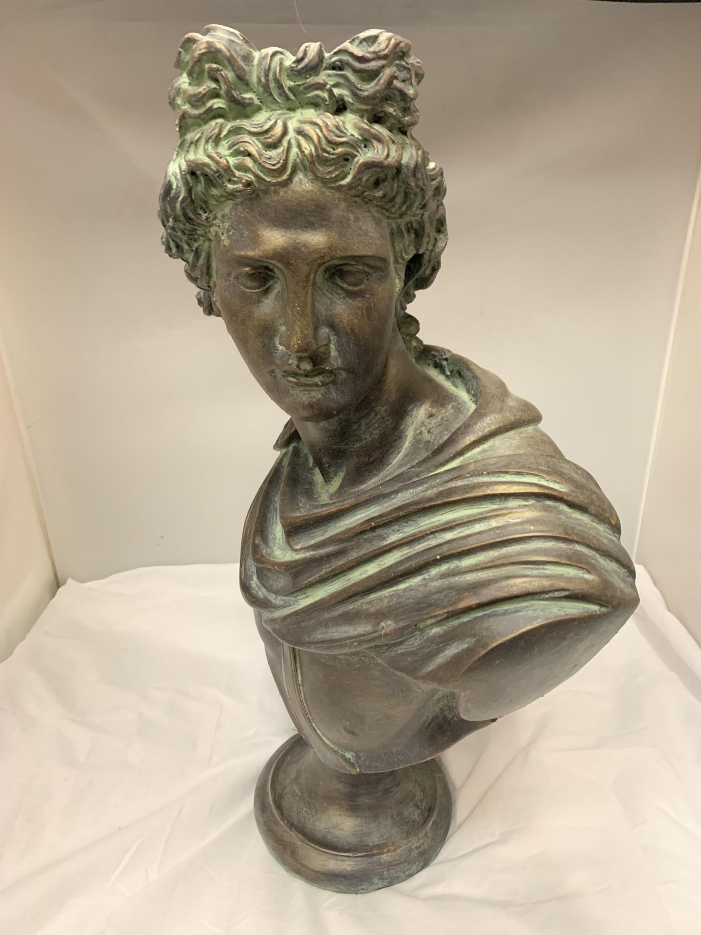 A LARGE BRONZE EFFECT STONE BUST OF APOLLO, HEIGHT APPROX 51CM - Image 2 of 3