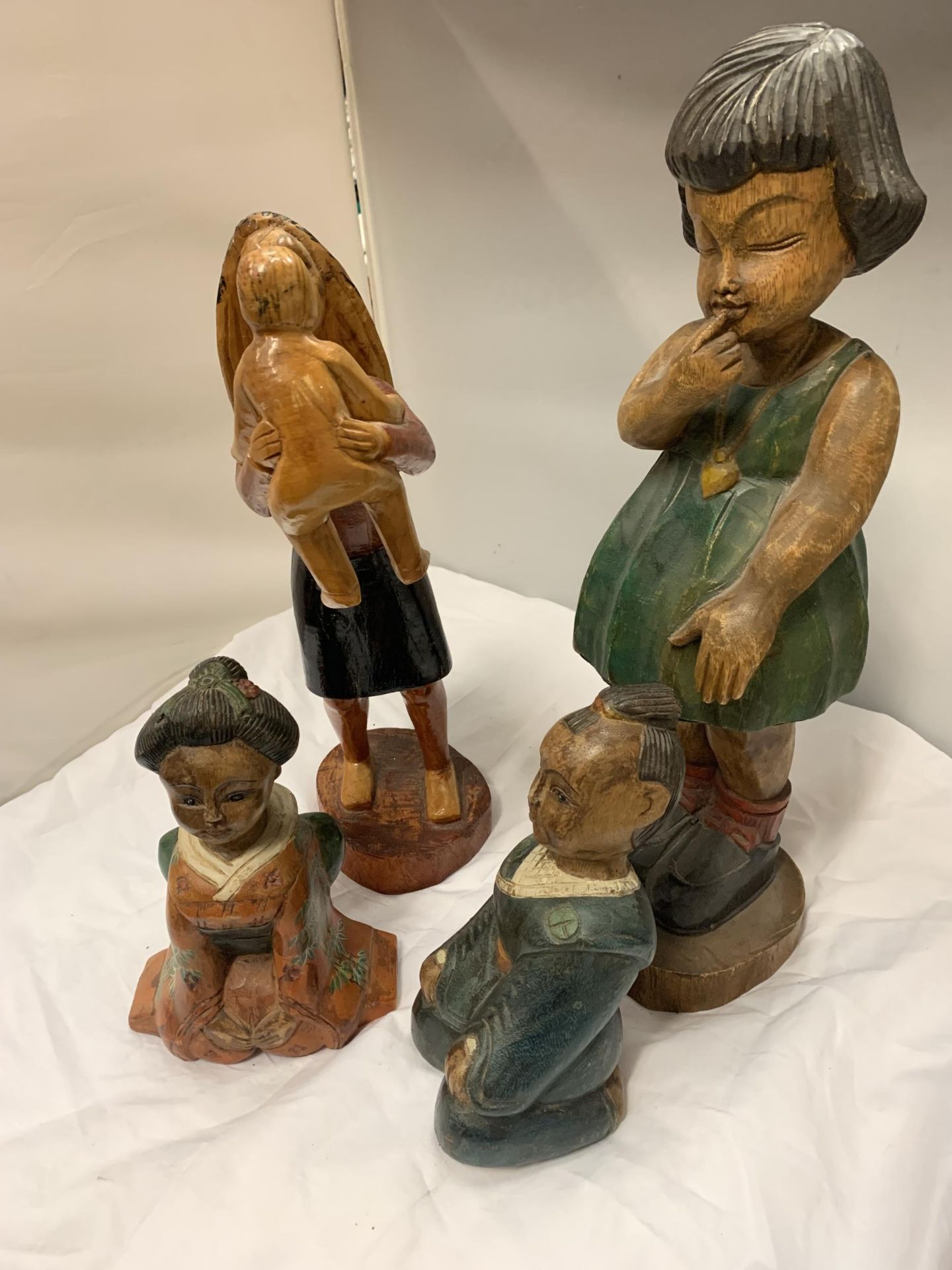 A COLLECTION OF FOUR WOODEN CARVED FIGURES - Image 2 of 3