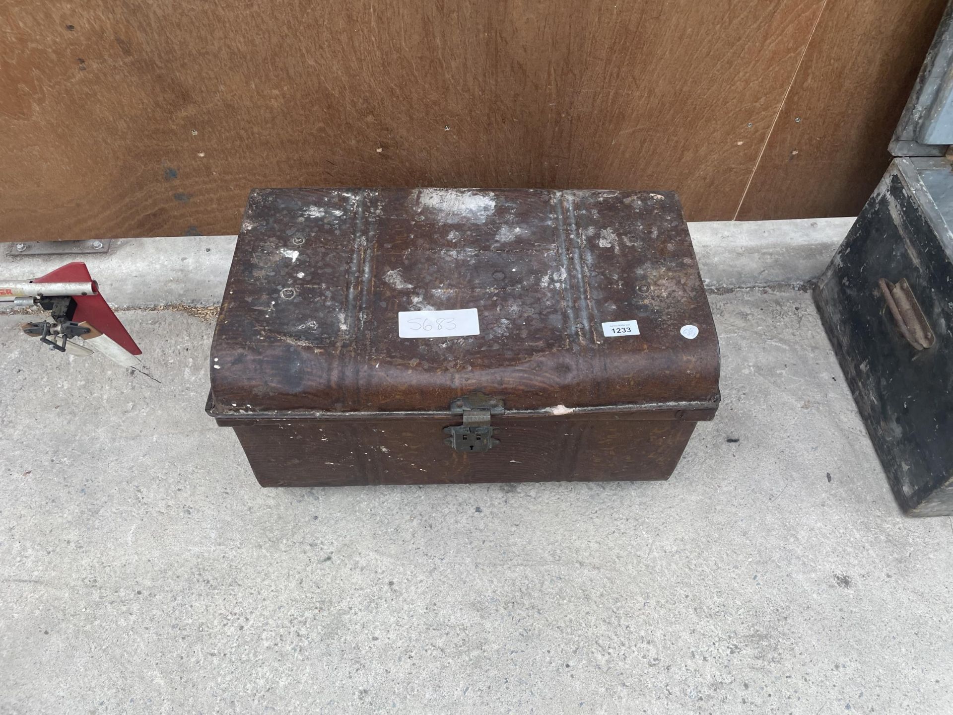 A VINTAGE TIN STORAGE TRUNK