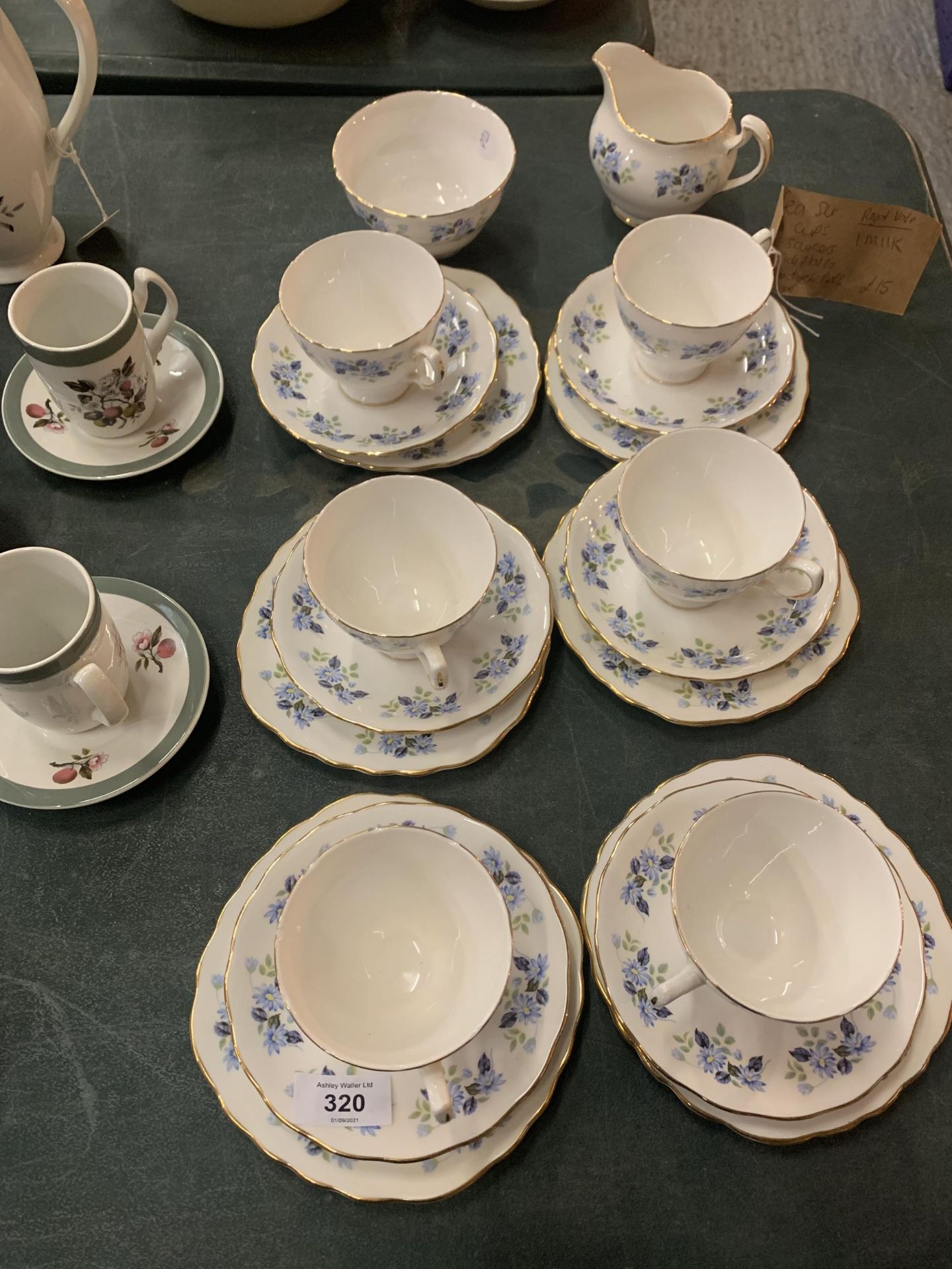 A LARGE COLLECTION OF FLORALDESIGN CHINA TO INCLUDE A ROYAL VALE TEAS SET , TWO COFFEE SETS AND A - Image 2 of 9