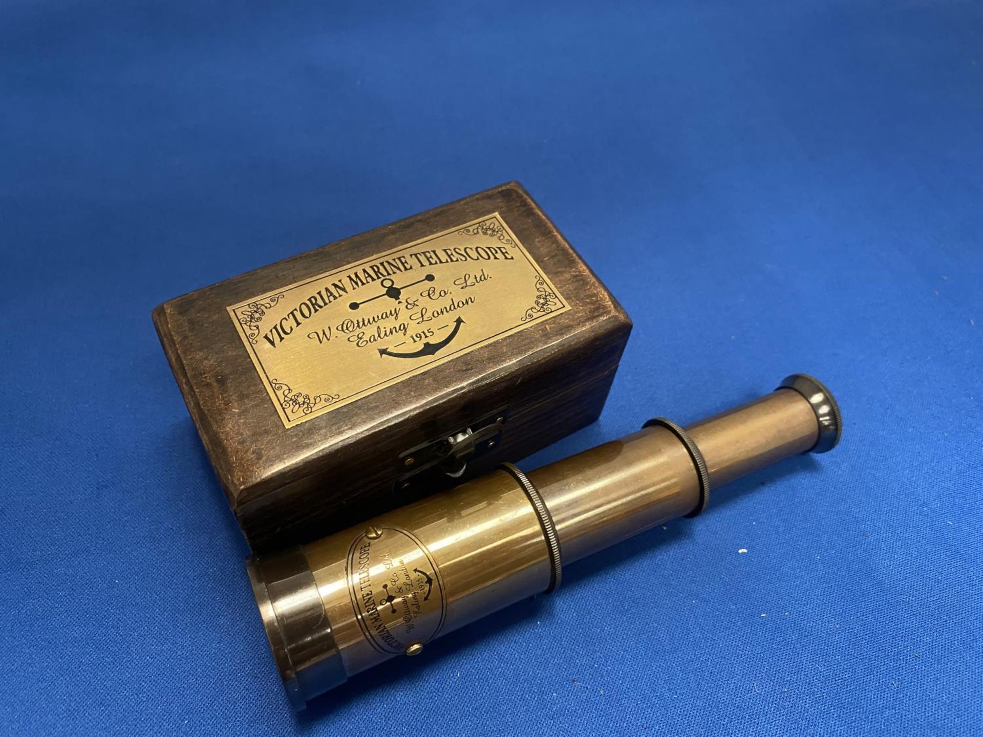 A BOXED VICTORIAN STYLE MARINE TELESCOPE - Image 4 of 4