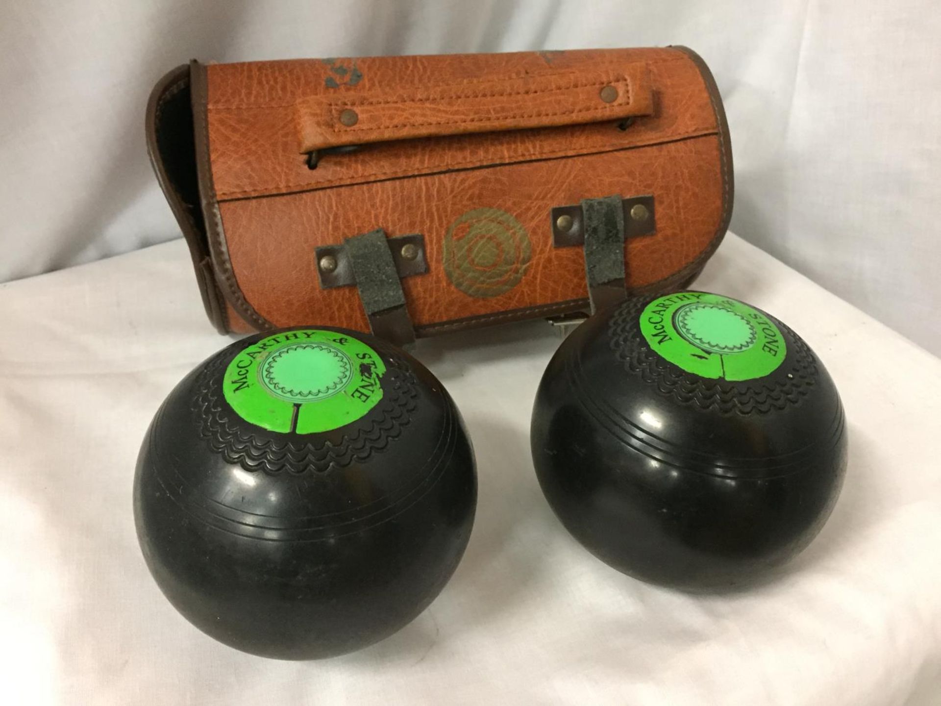 A PAIR OF TAYLOR TRIPLE CROWN BOWLS IN CARRYING CASE - Image 2 of 5