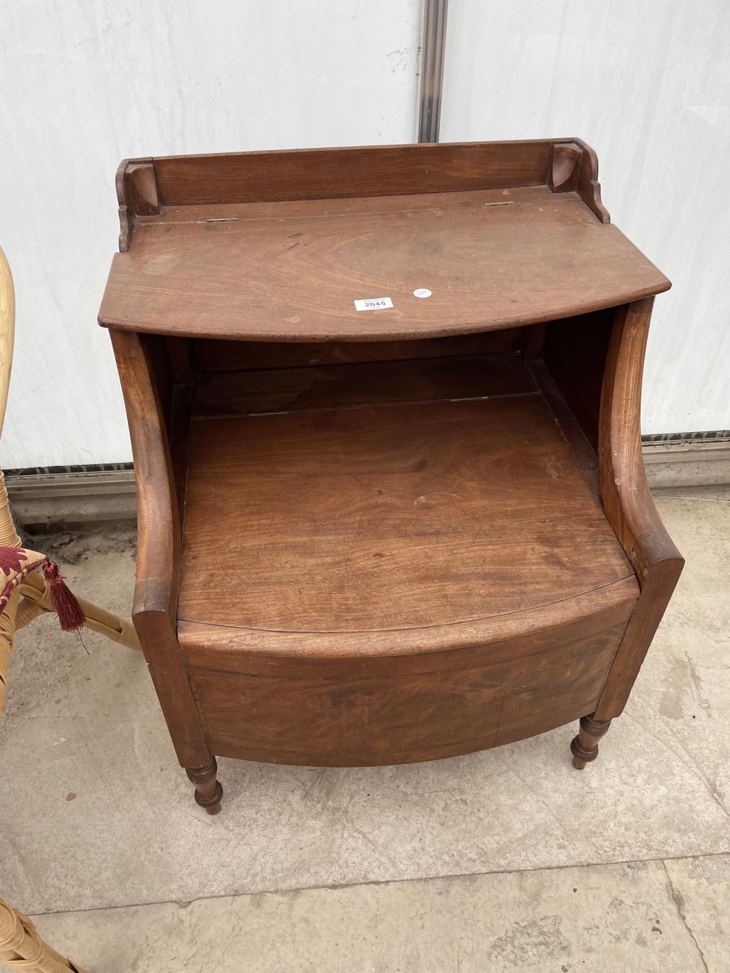 A VICTORIAN MAHOGANY COMMODE (LACKING INTERIOR)