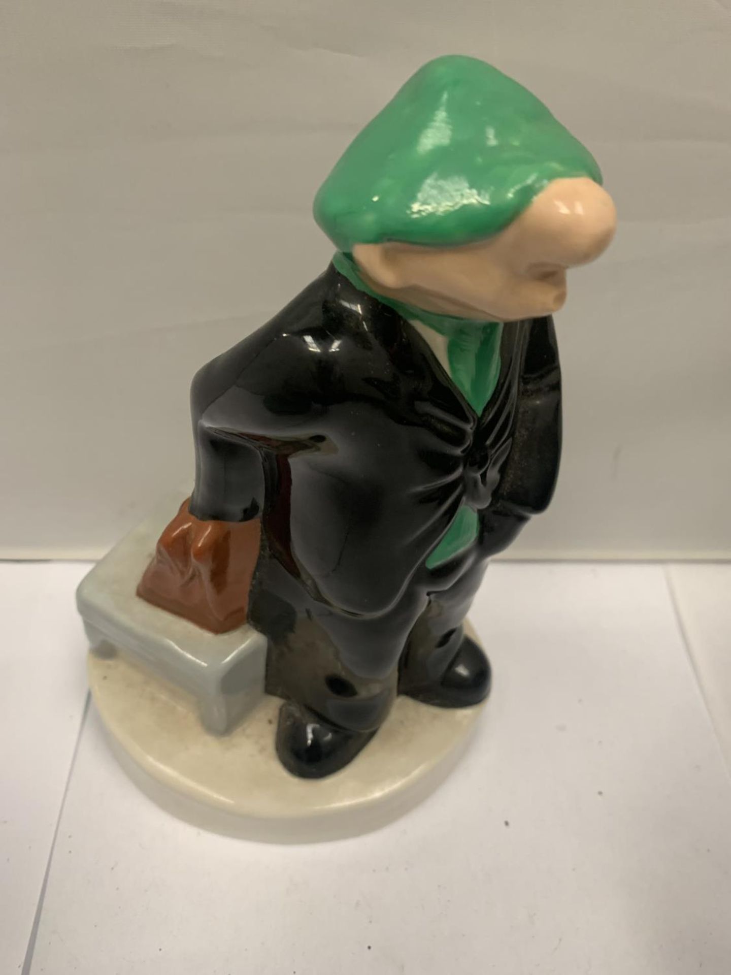 THREE ITEMS TO INCLUDE A CERAMIC ANDY CAPP, A COMMEMORATIVE TIMPSONS FINE SHOES PLATE 1865-1965 - Image 3 of 6