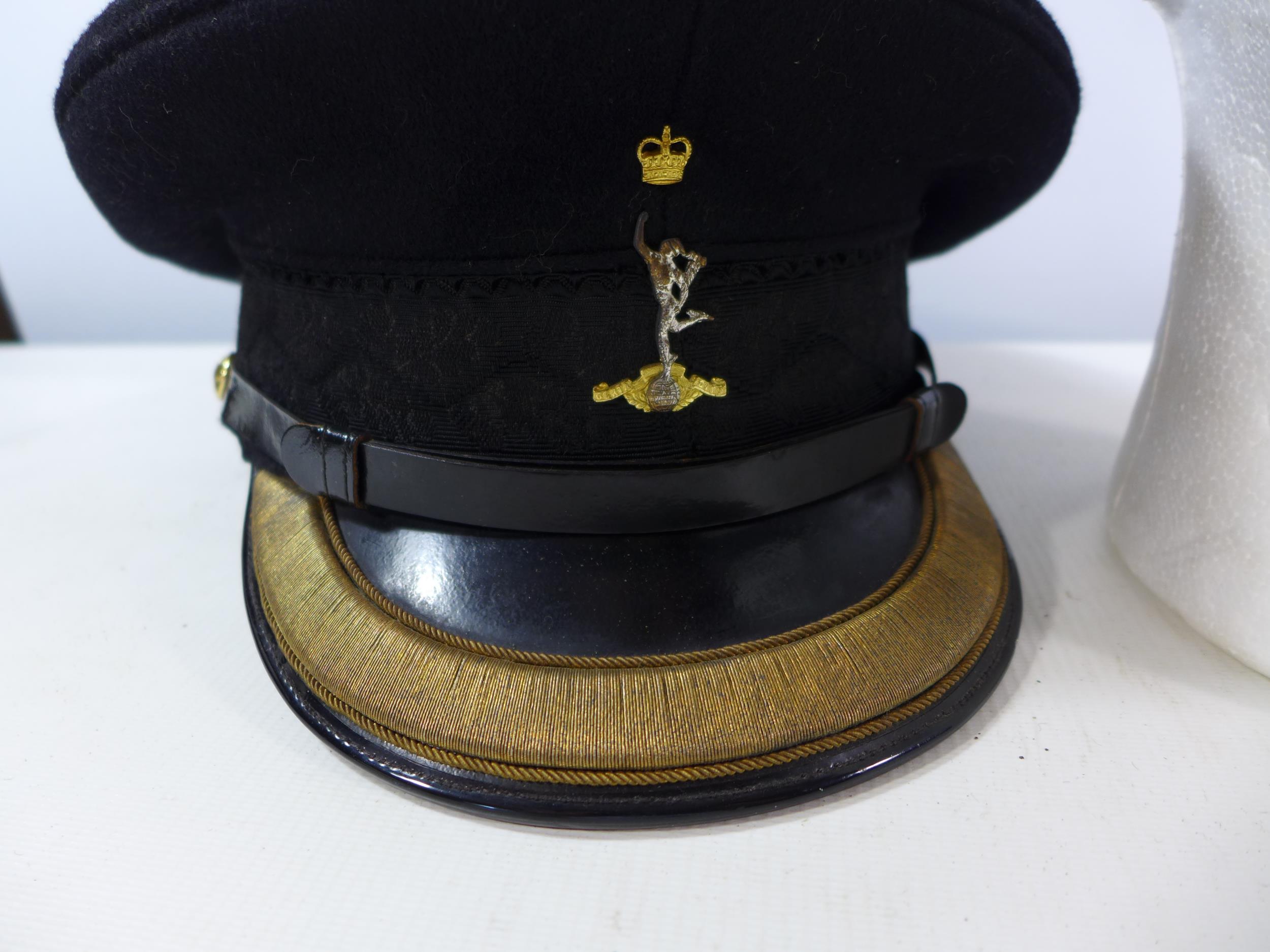 A BRITISH ROYAL MILITARY POLICE PEAKED CAP AND A ROYAL CORP OF SIGNALS PEAKED CAP, SIZE 7 1/4 - Image 3 of 4