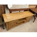 A MODERN OAK TV/VIDEO STAND, 57" WIDE