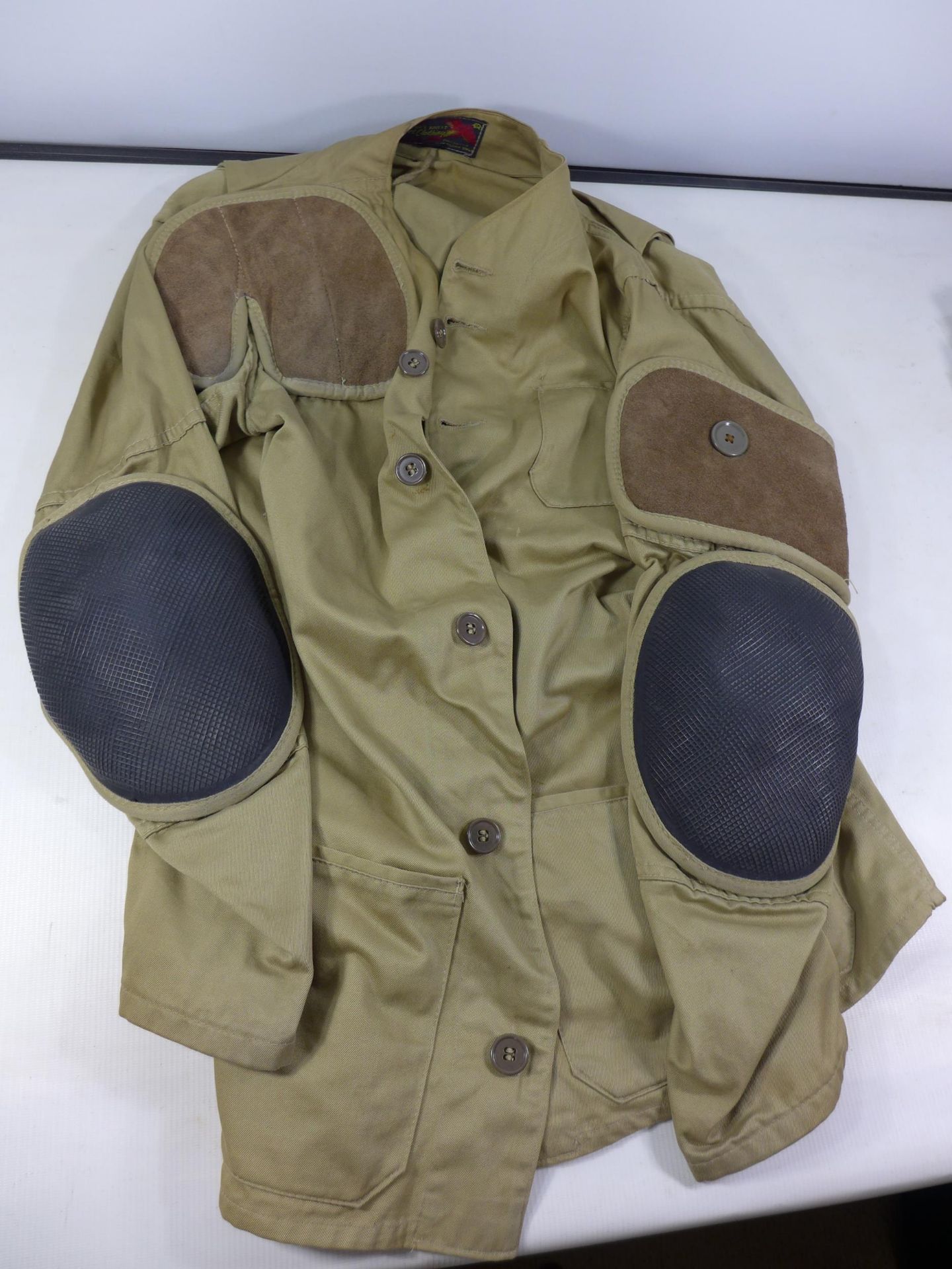 AN AMERICAN SHOOTING JACKET AND A CAMOUFLAGE COAT SIZE II