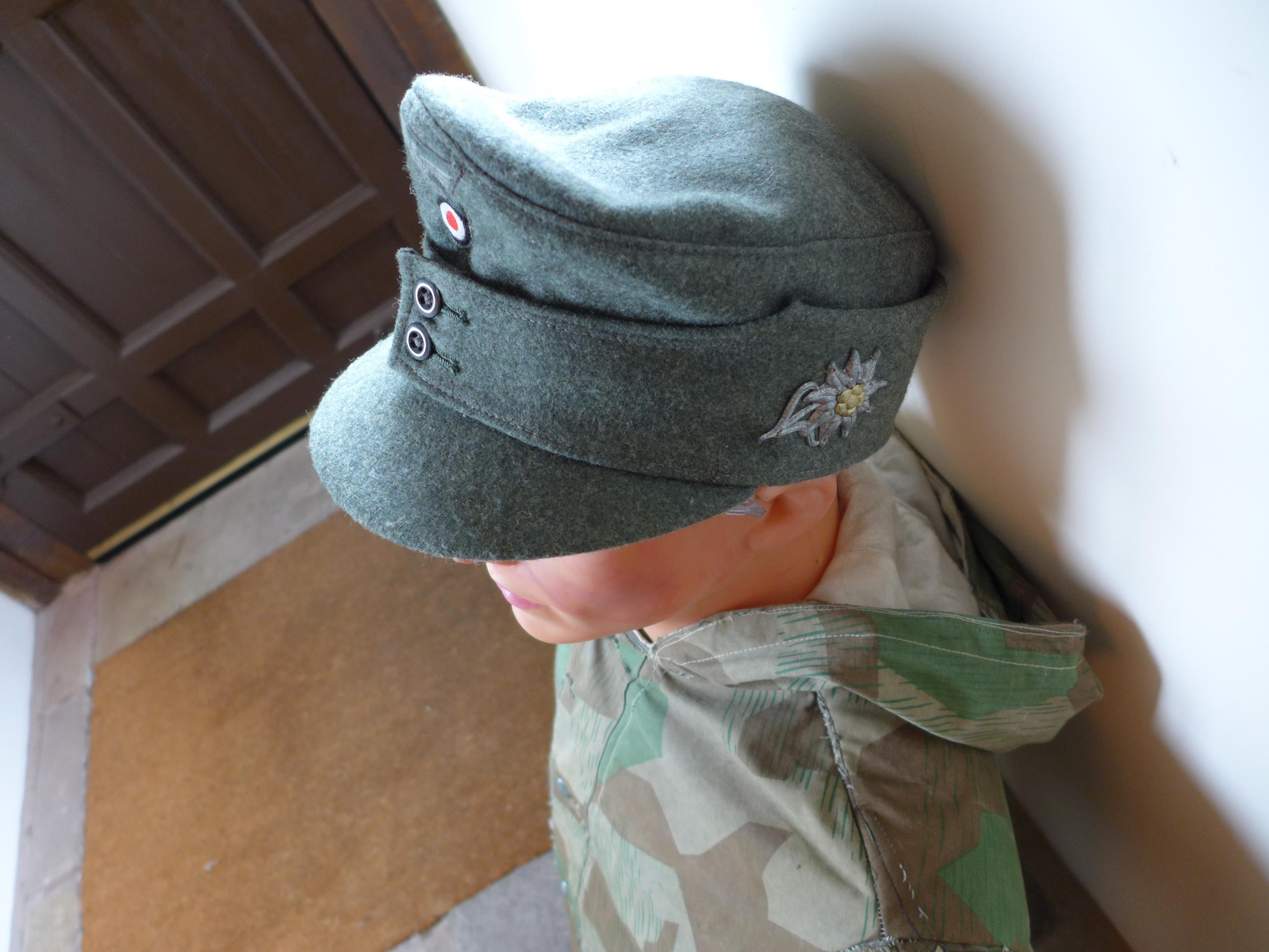 A MALE MANEQUIN WEARING A GERMAN FIELD CAP AND CAMOUFLAGE COAT - Image 2 of 4