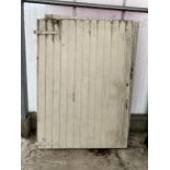 A PAIR OF WHITE PAINTED WOODEN BARN DOORS (H:204CM W:146CM)