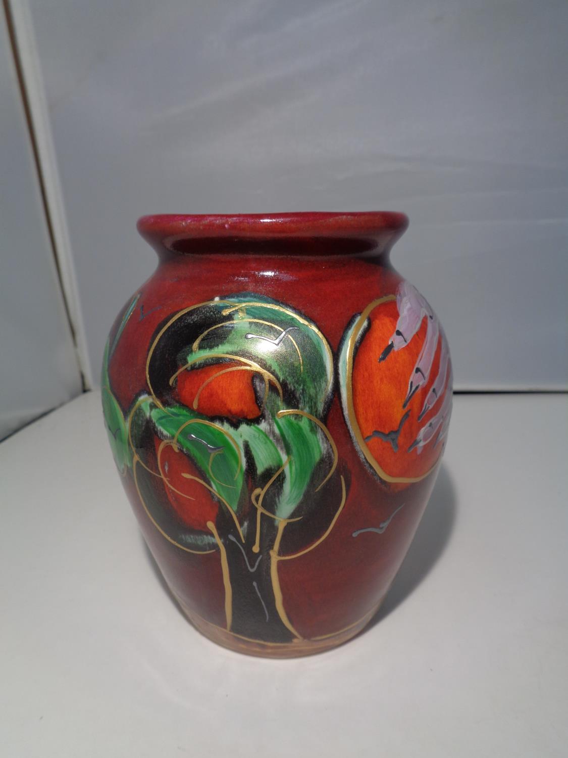 AN ANITA HARRIS HANDPAINTED AND SIGNED PUMPKIN VASE - Image 5 of 8