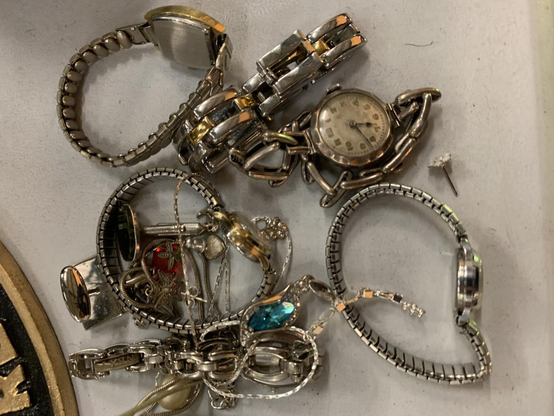 A QUANTITY OF COSTUME JEWELLERY AND WATCHES - Image 2 of 4