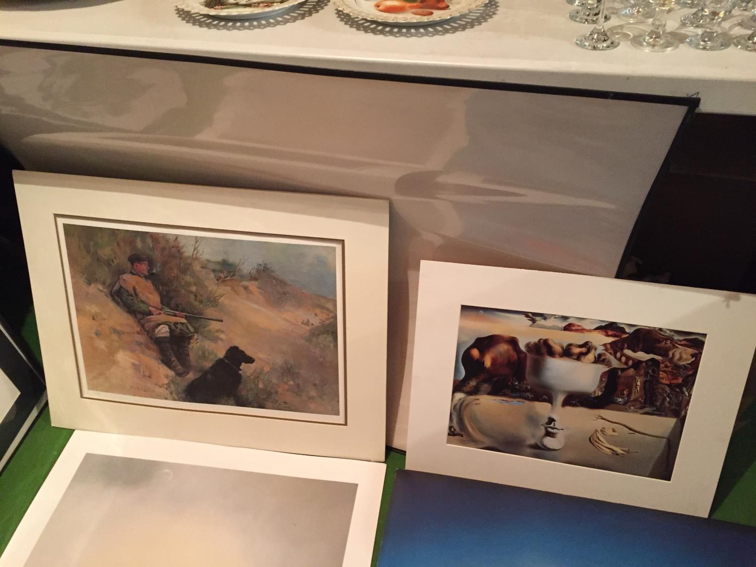 THREE MOUNTED PRINTS INCLUDING A LIMITED EDITION FRANK SOUTHGATE OF A HUNTER AND HIS GUN DOG 71/850 - Bild 5 aus 6