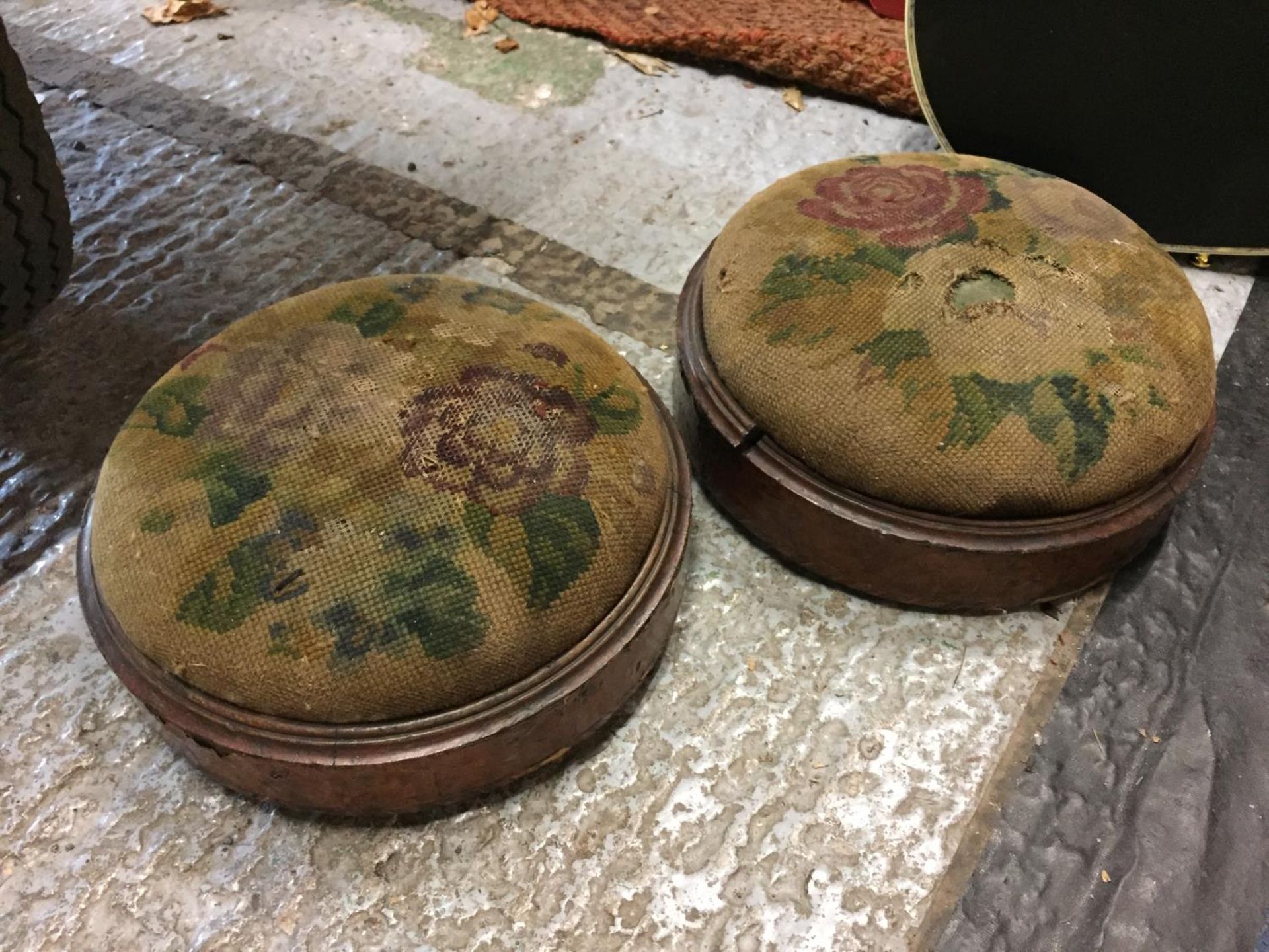 A PAIR OF VICTORIAN FOOTSTOOLS - Image 2 of 6