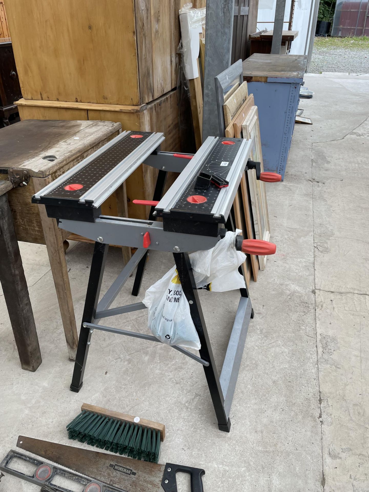 A FOLDING WORKMATE BENCH - Image 2 of 3