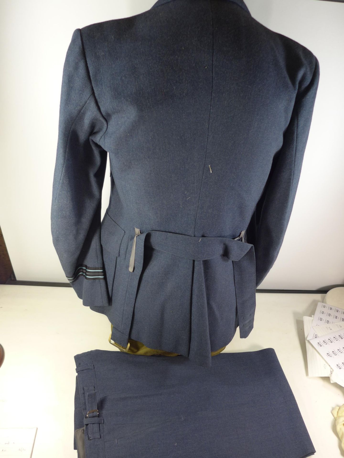 A RAF NO.1 DRESS WARRANT OFFICERS UNIFORM COMPRISING OF A JACKET AND TROUSERS, SEE IMAGE FOR SIZE - Image 2 of 3