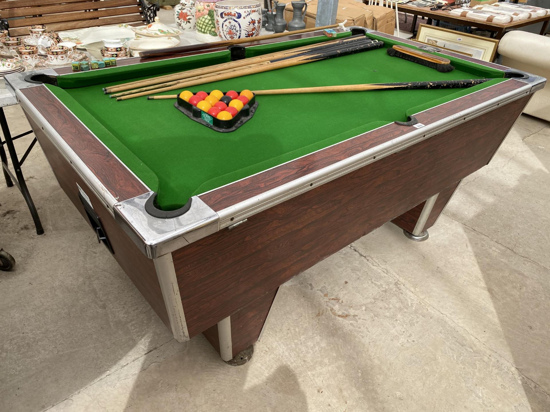 A MODERN POOL TABLE 72"X42" WITH SEVEN CUES, BALLS AND