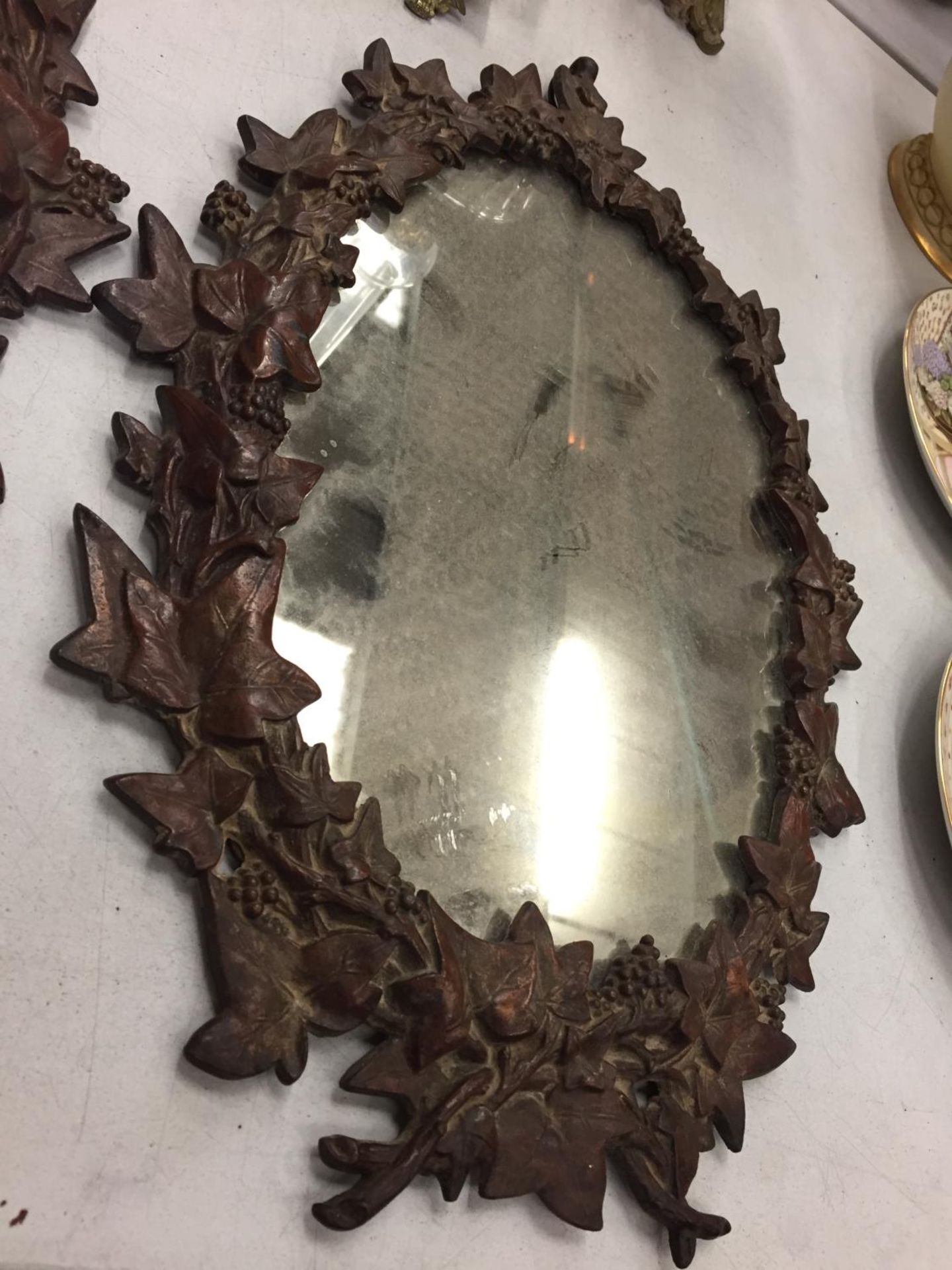 A PAIR OF HEAVY MATCHING WALL MIRRORS WITH ORNATE LEAF DESIGN - Image 4 of 6