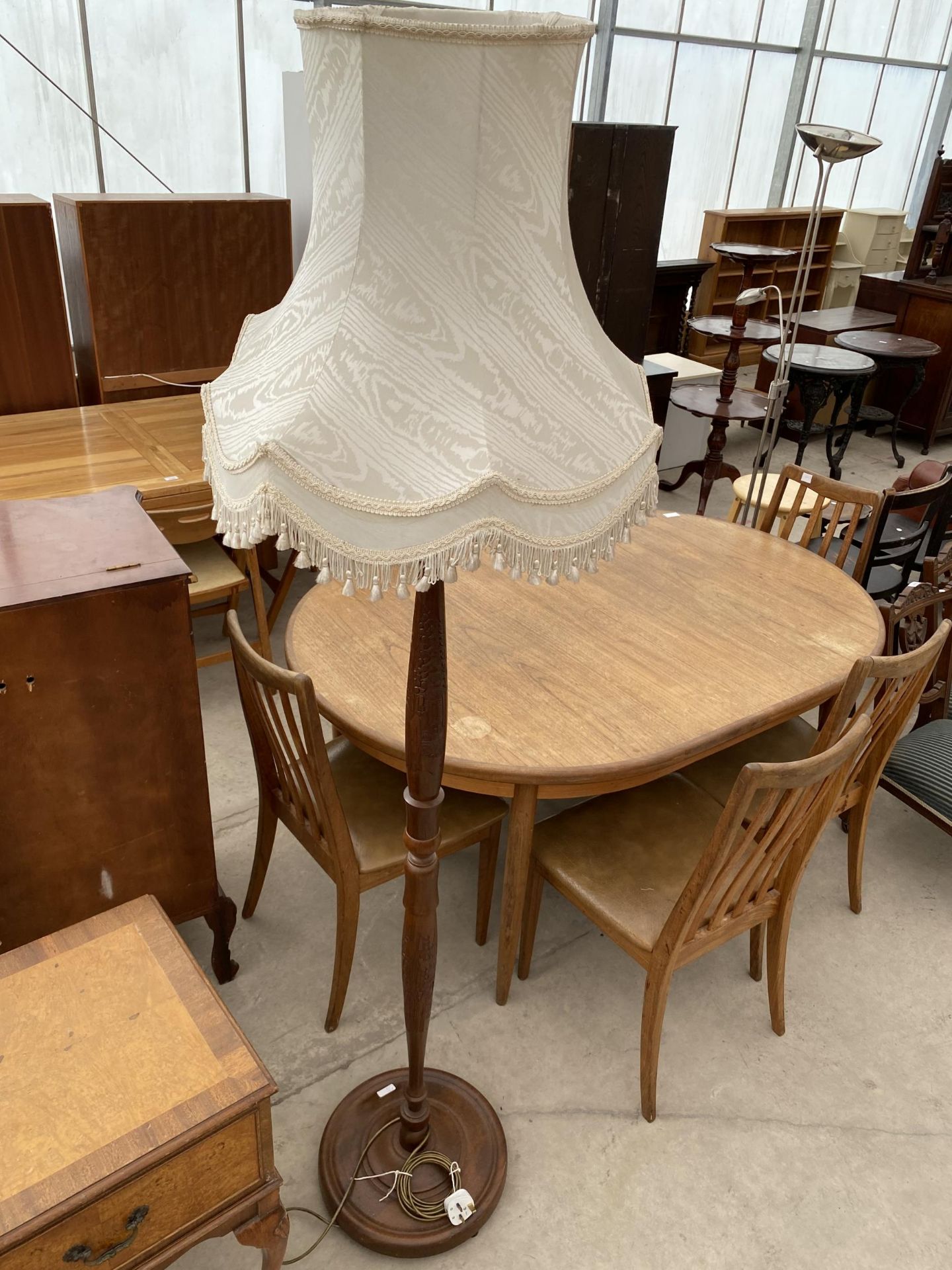 A MODERN STANDARD WITH CARVED ORIENTAL SCENES, ON TURNED COLUMN, COMPLETE WITH SHADE