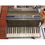 A VINTAGE CRUCIANELLI , CASTELFIDARDO- ITALIA ACCORDIAN