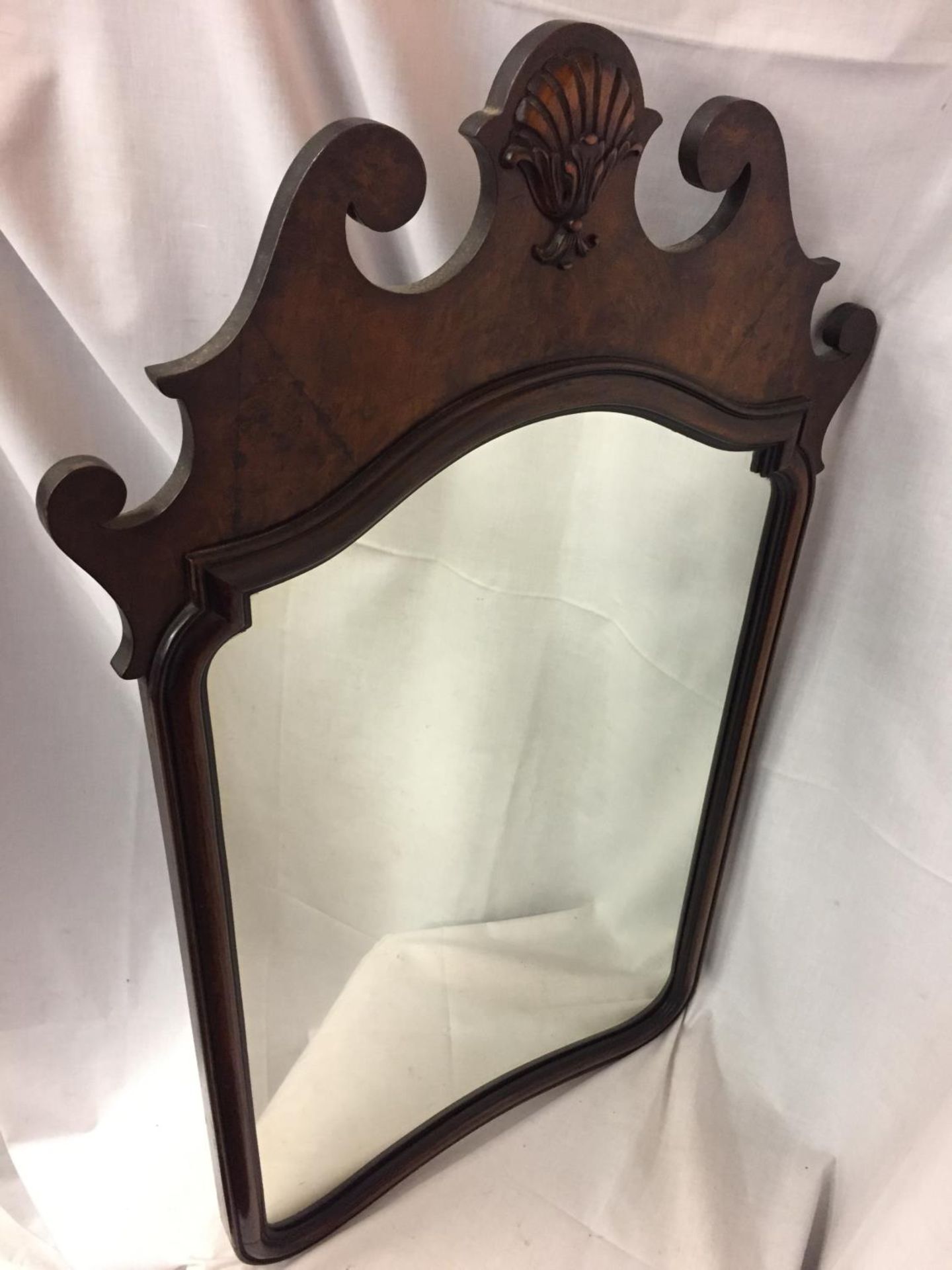 A LARGE OAK FRAMED MIRROR HEIGHT 93CM - Image 2 of 4