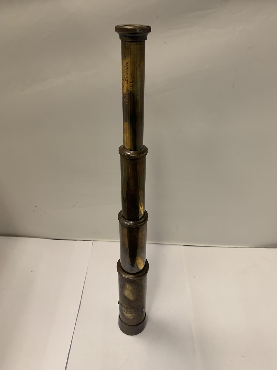 A VINTAGE STYLE TELESCOPE