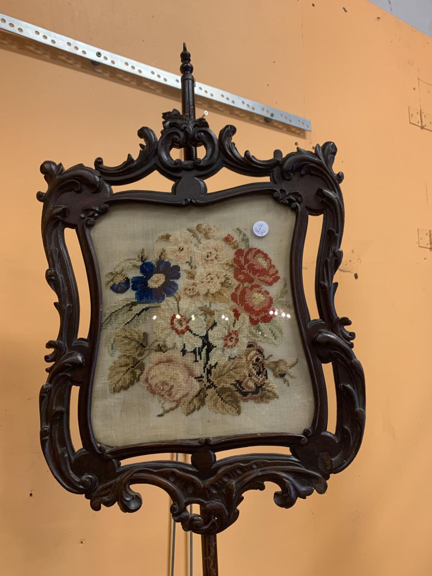 A 19TH CENTURY MAHOGANY POLE SCREEN WITH TAPESTRY PANEL, HEIGHT ADJUSTABLE - Image 2 of 3