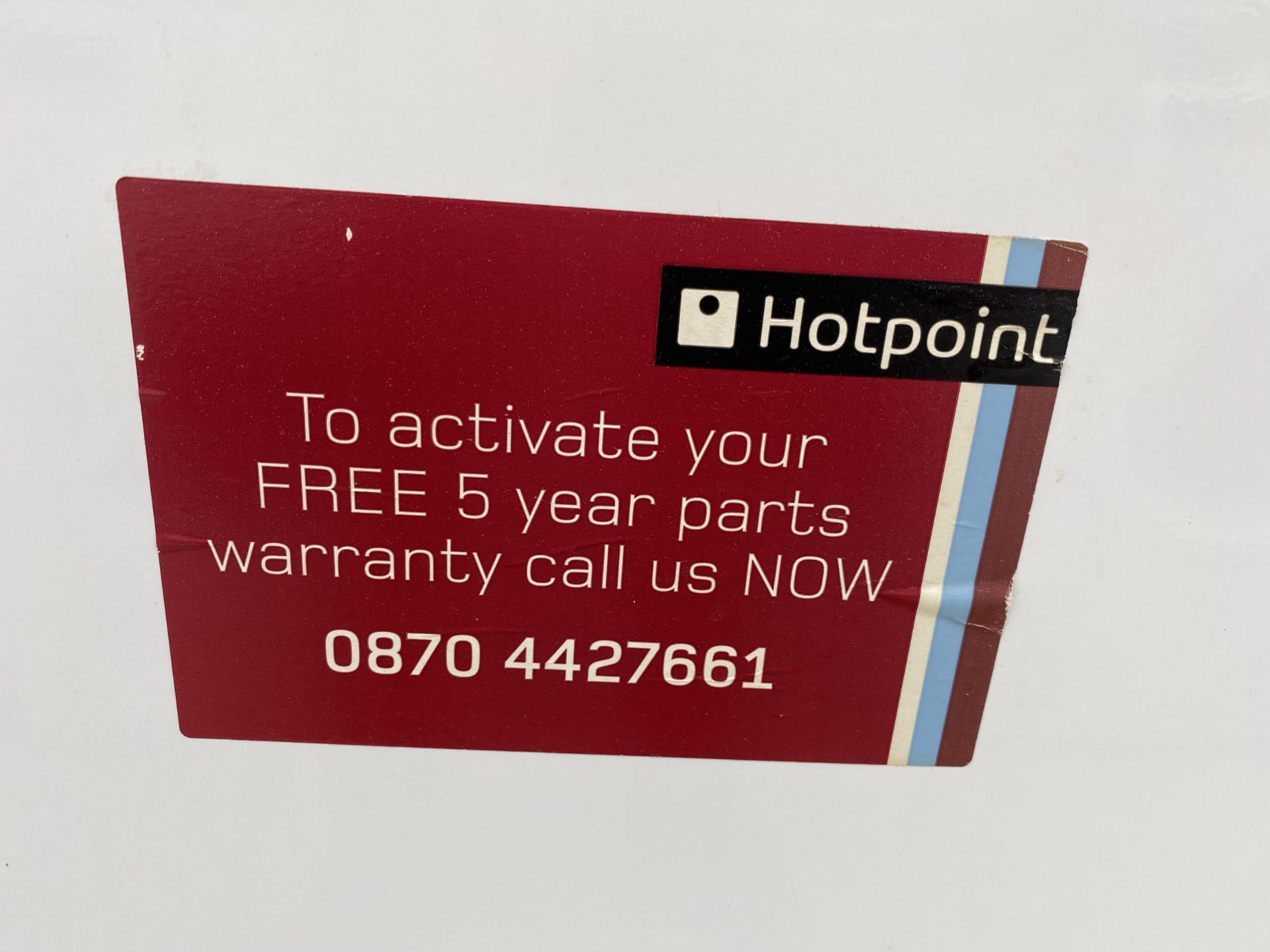 A WHITE HOTPOINT INTERGRATED UPRIGHT FRIDGE FREEZER - Image 2 of 4