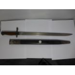 A WORLD WAR I BRITISH 1913 PATTERN BAYONET, 43CM BLADE, WITH WAR DEPARTMENT MARKINGS, COMPLETE