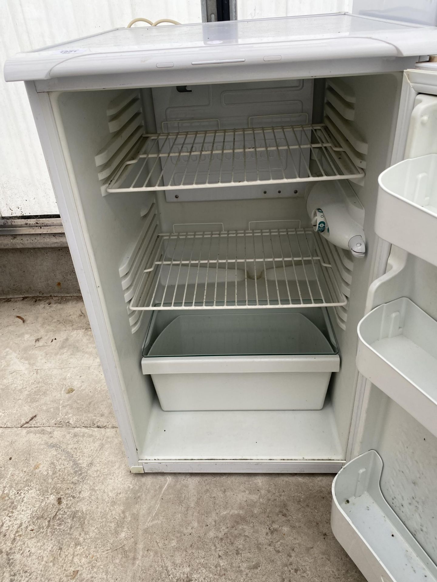 A WHITE HOTPOINT FIRST EDITION UNDERCOUNTER FRIDGE - Image 3 of 3