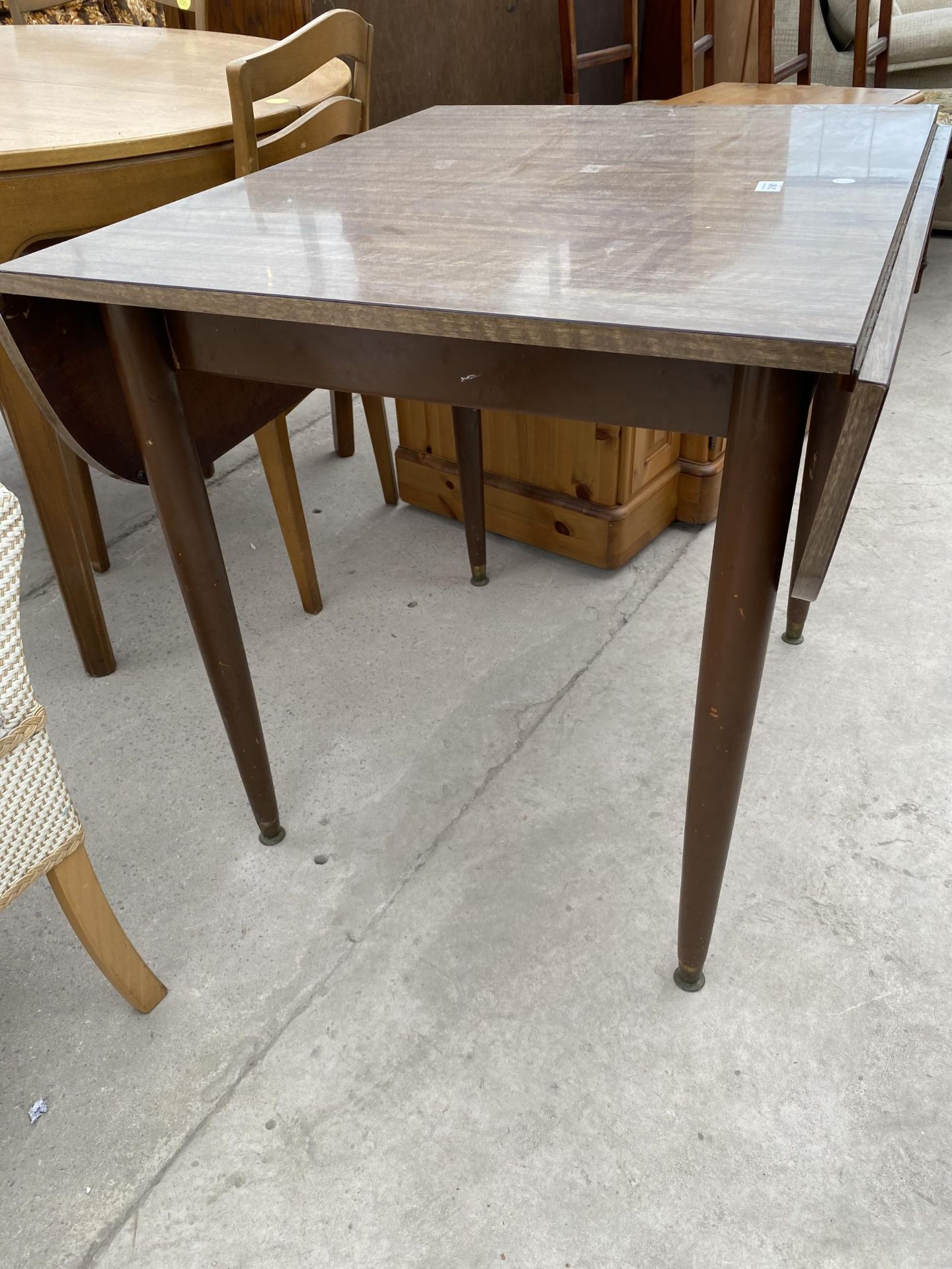 A MID 20TH CENTURY CREAMY WALNUT EFFECT DROP-LEAF DINING TABLE - Image 2 of 3