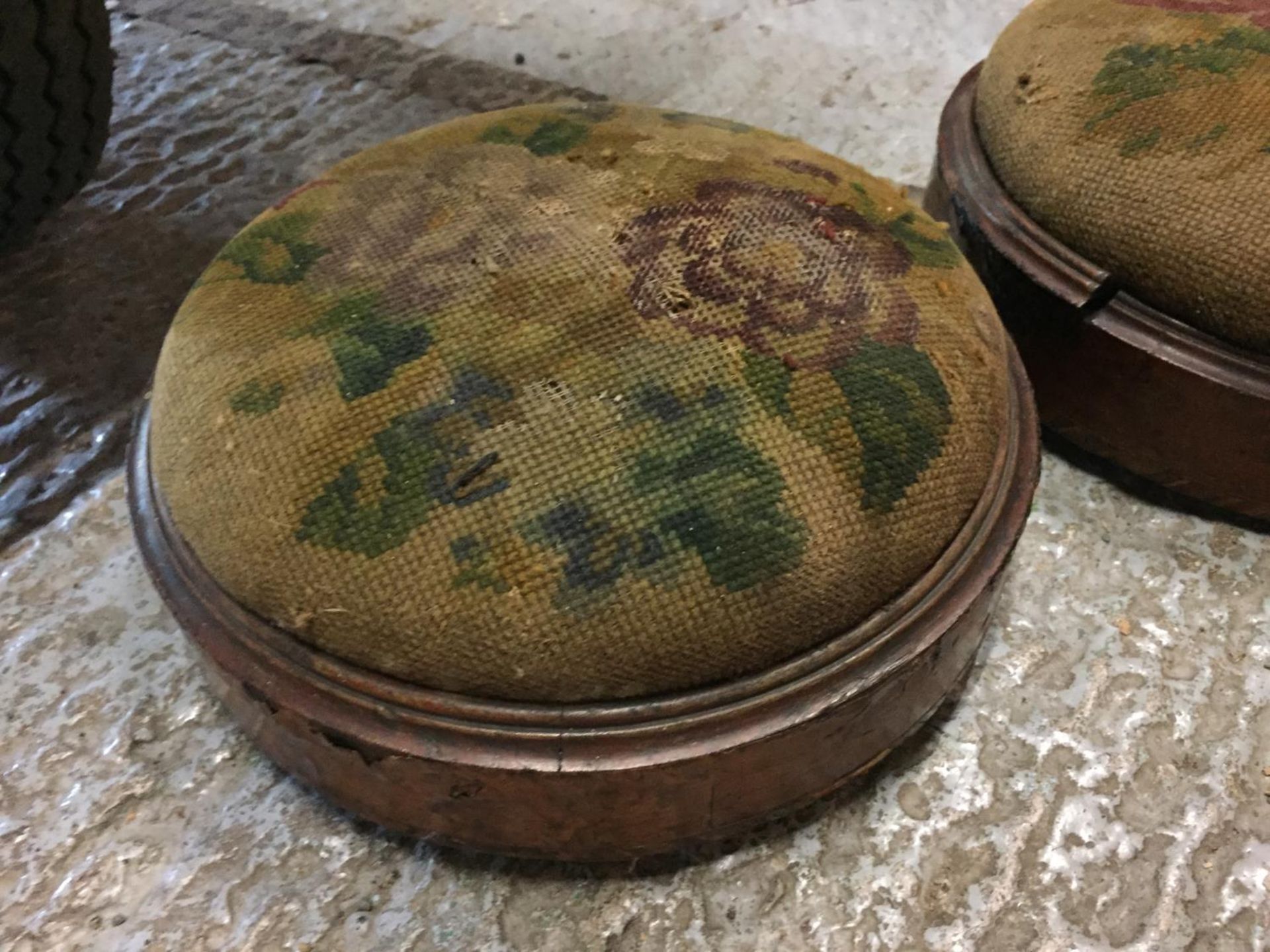 A PAIR OF VICTORIAN FOOTSTOOLS - Image 6 of 6
