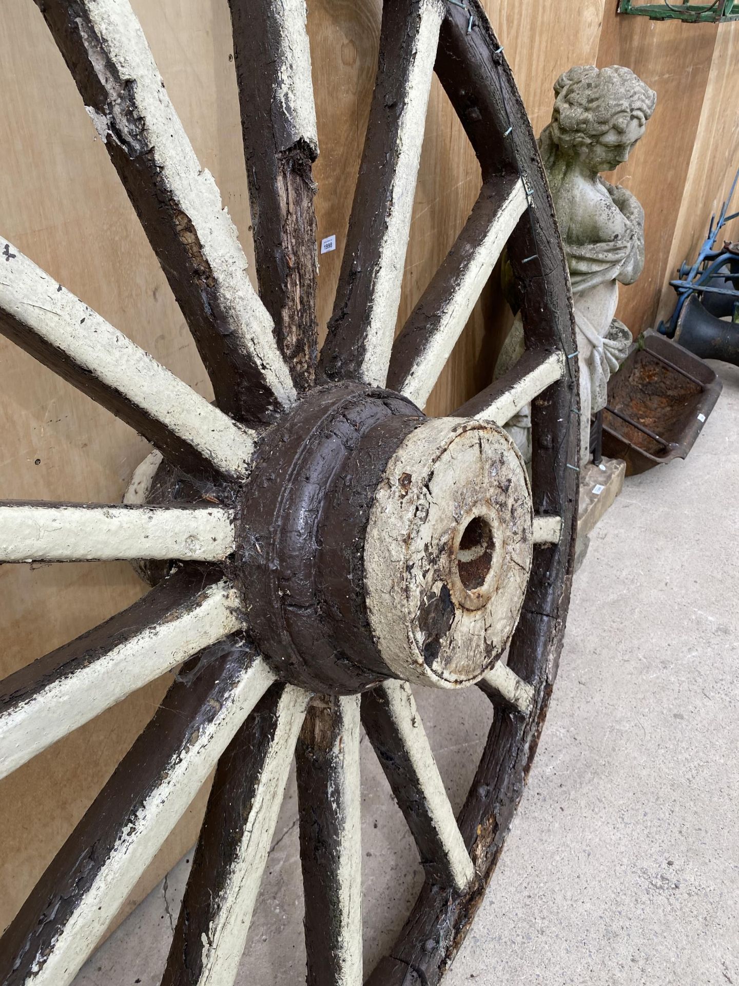 A VINTAGE WOODEN CART WHEEL WITH METAL BANDING (D:161CM) - Image 2 of 5