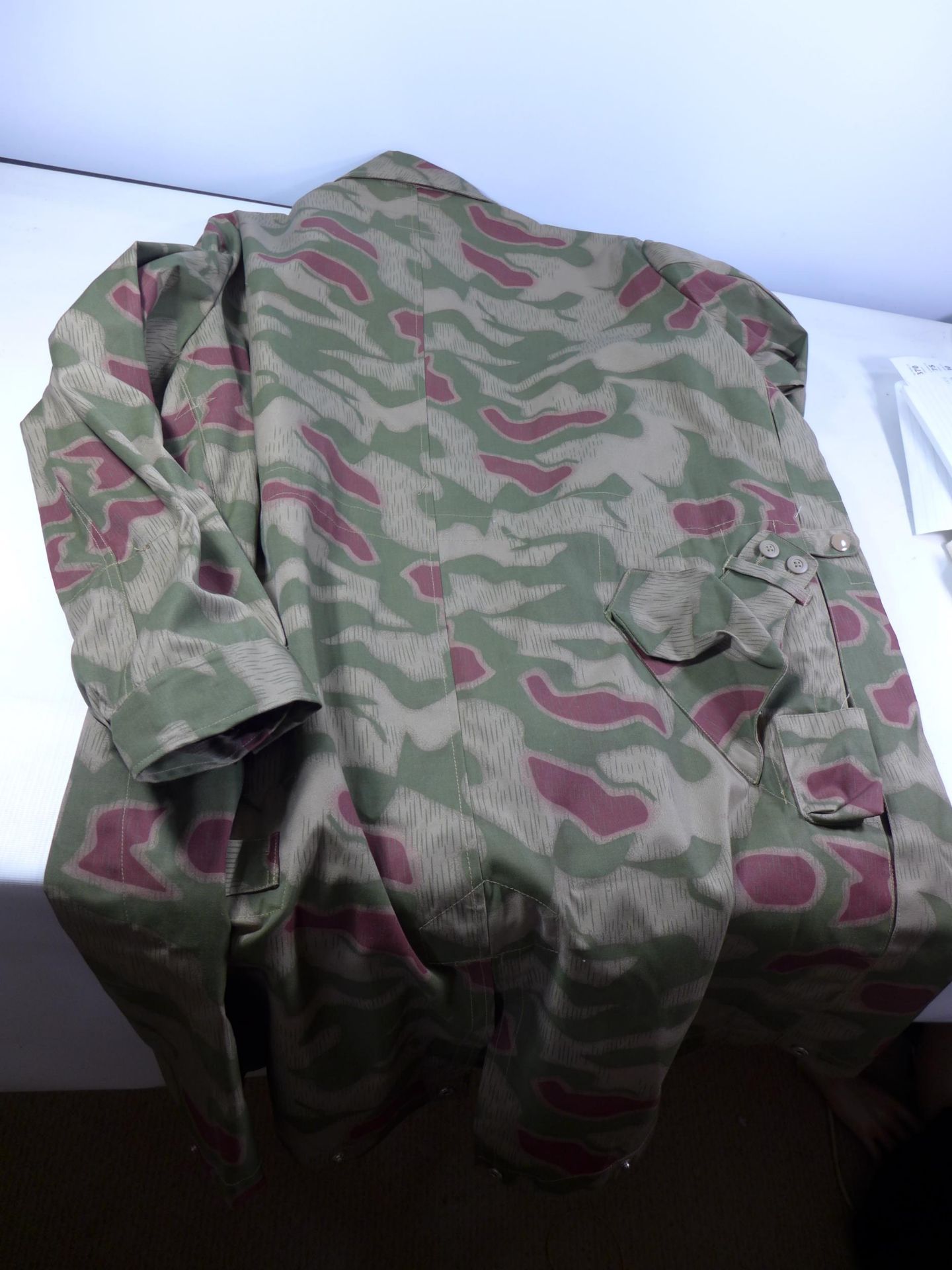 AN AMERICAN SHOOTING JACKET AND A CAMOUFLAGE COAT SIZE II - Image 6 of 6