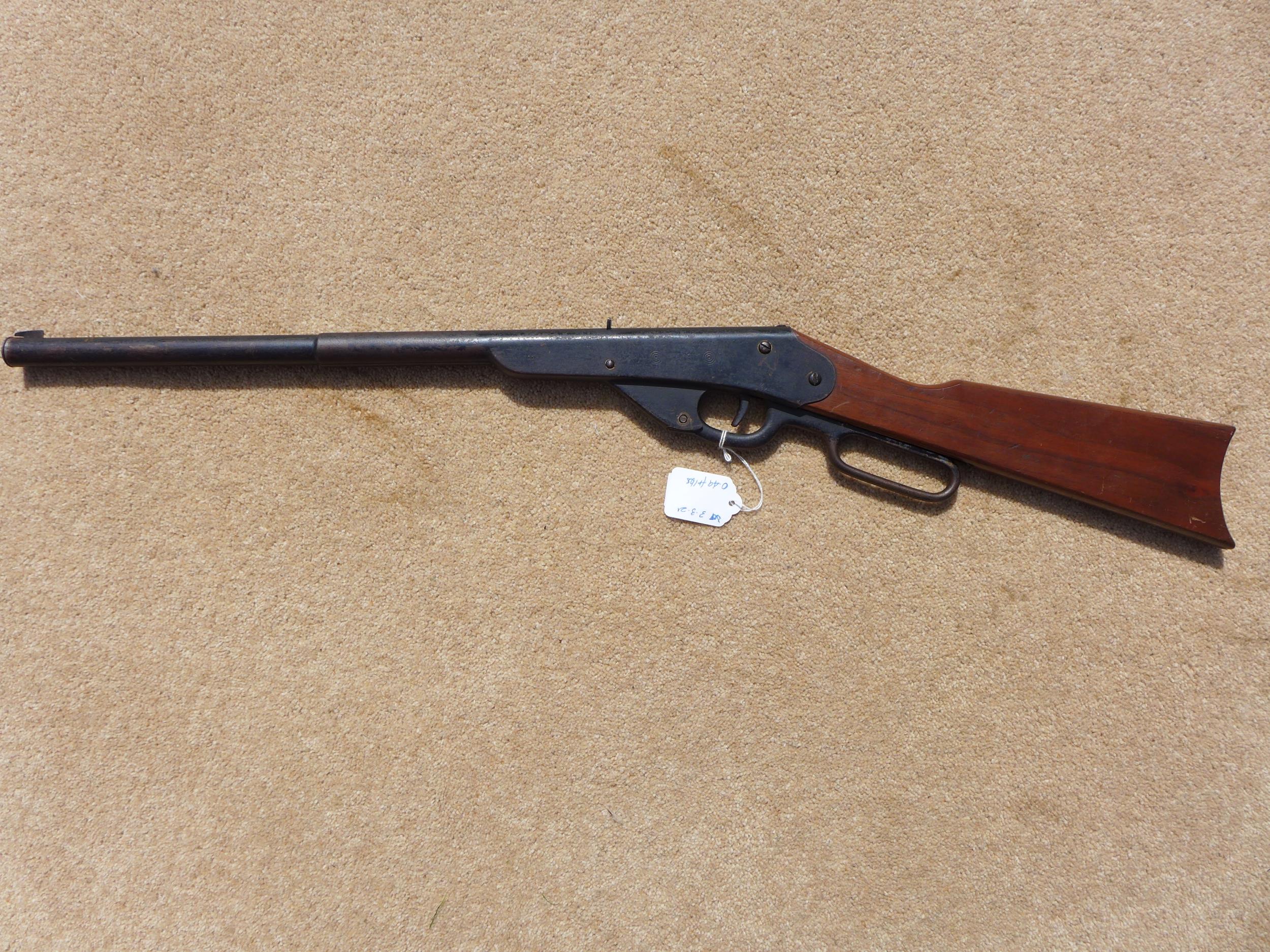 A DAISY .177 CALIBRE WINCHESTER STYLE UNDERLEVER AIR RIFLE, 32CM BARREL - Image 2 of 5