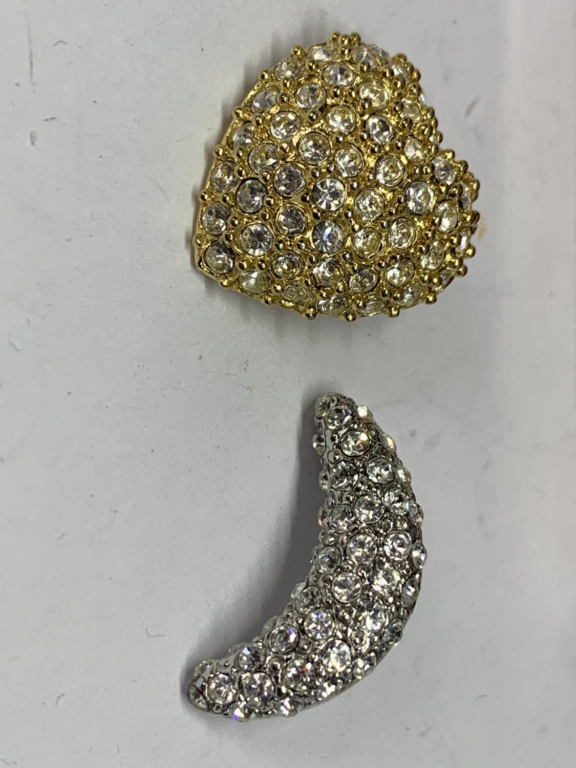 TWO BROOCHES, DIAMANTE ENCRUSTED IN THE FORM OF A YELLOW METAL HEART AND A WHITE METAL CRESCENT MOON