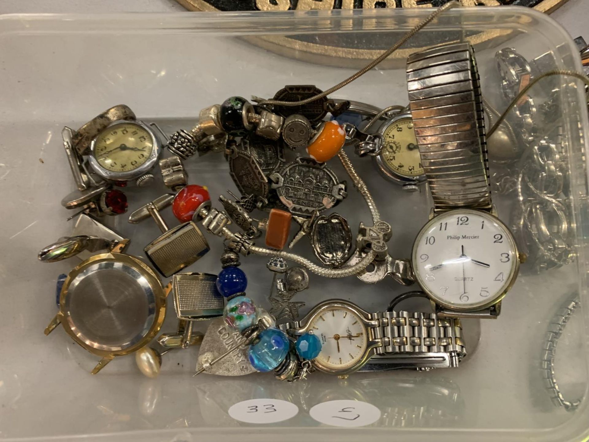 A QUANTITY OF COSTUME JEWELLERY AND WATCHES - Image 3 of 4