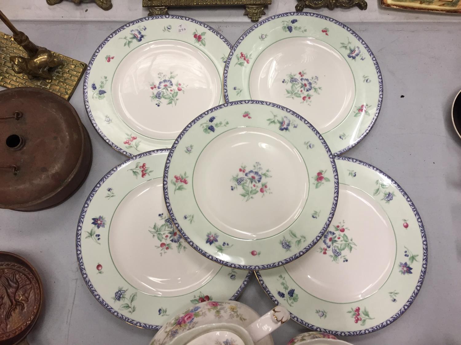 A COLLECTION OF FIVE WEDGWOOD BONE CHINA PLATES - MEADOWFIELD AND THREE PIECES OF ROYAL ALBERT - - Image 3 of 4