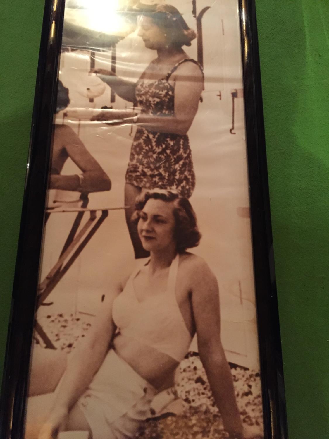 A LARGE BLACK FRAMED 1940'S STYLE PRINT OF LADIES HAVING TEA 114CM X 47CM - Image 3 of 4