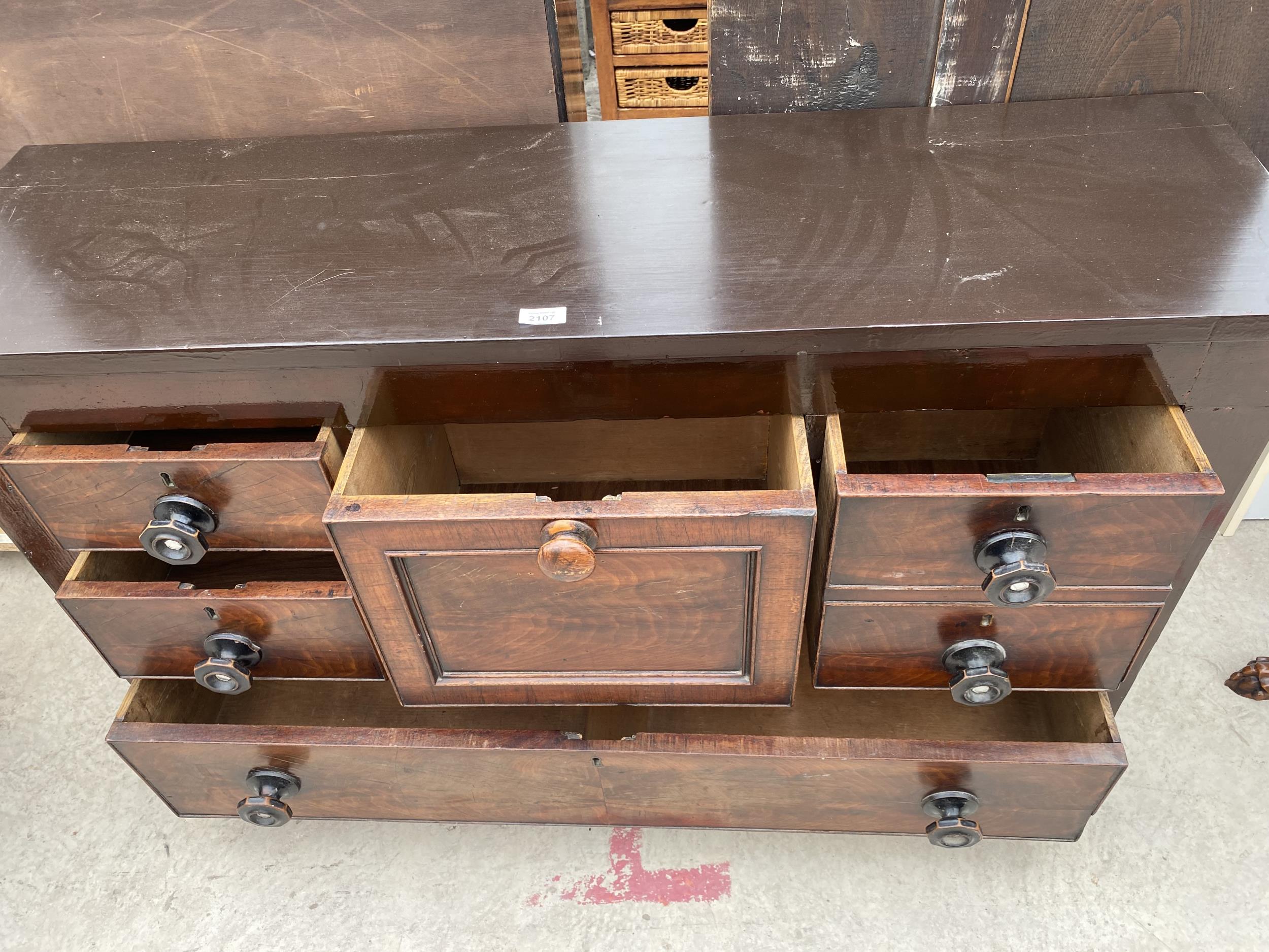A MAINLY 19TH CENTURY MAHOGANY CHEST OF FOUR SHORT AND ONE LONG DRAWER AND A CENTRAL TOP HAT - Image 3 of 4