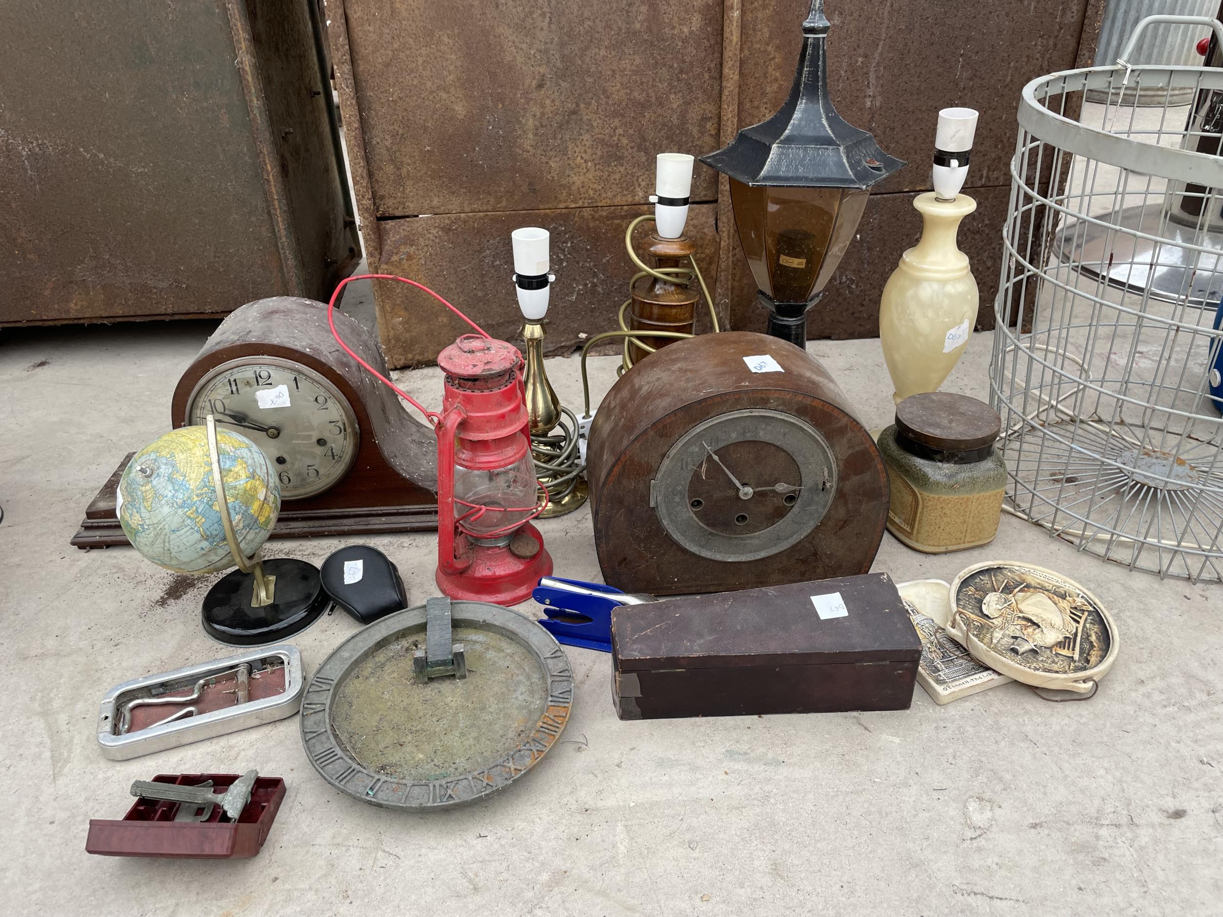 AN ASSORTMENT OF ITEMS TO INCLUDE A DRESS MAKERS MANEQUIN, CLOCKS AND LAMPS ETC - Image 3 of 4