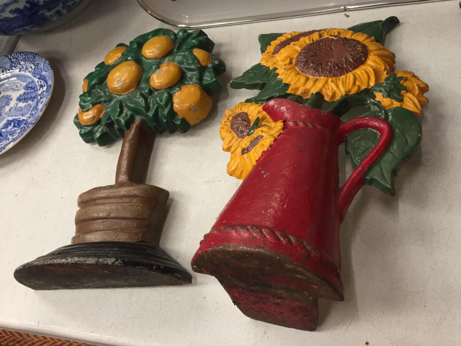 TWO CAST IRON DOOR STOPS TO INCLUDE AN ORANGE TREE AND A SUNFLOWER DESIGN - Image 2 of 2